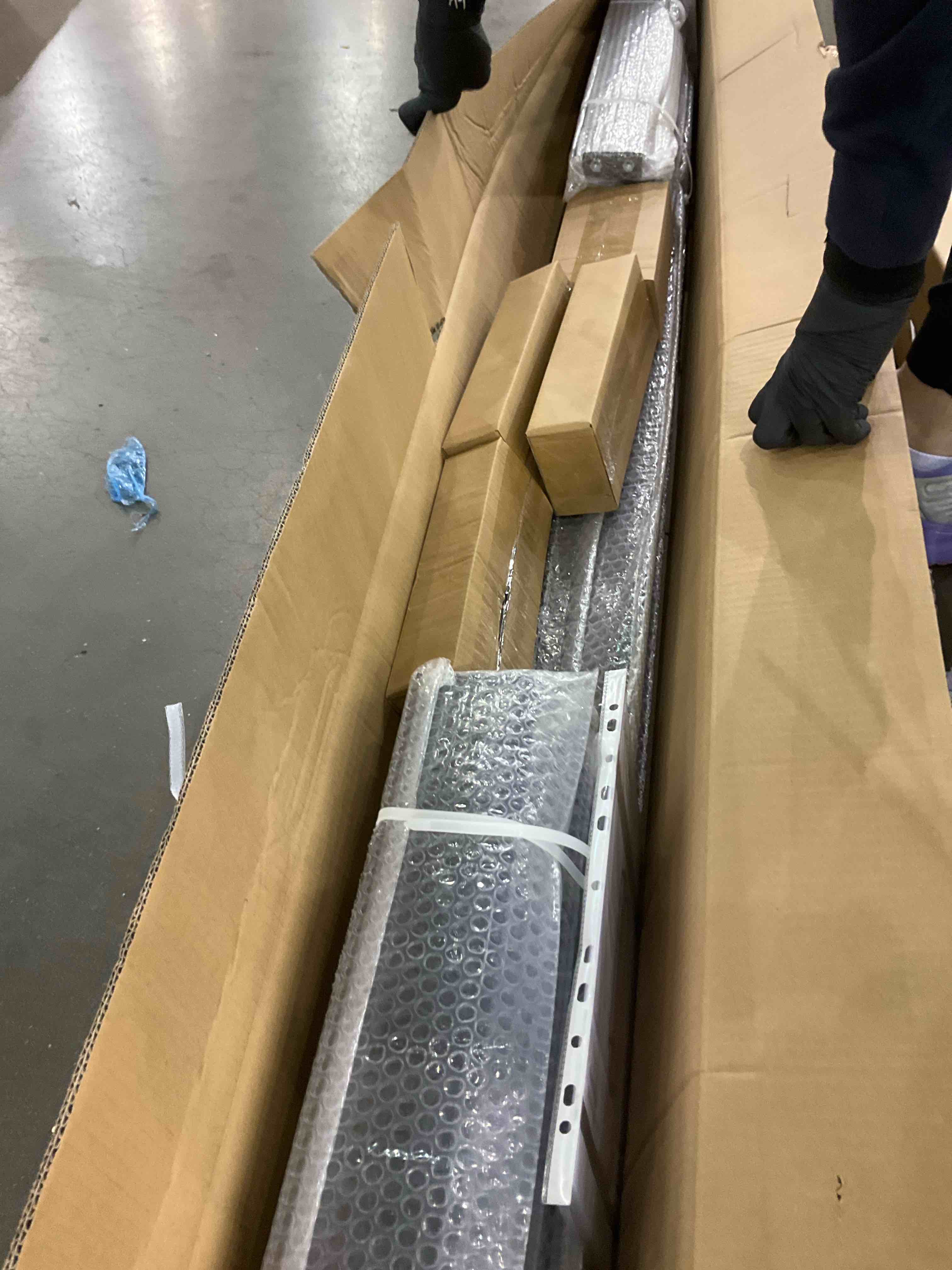 https://s3.amazonaws.com/lotting-images-prod/bidfta/GRA2055598_1739621445214.jpeg