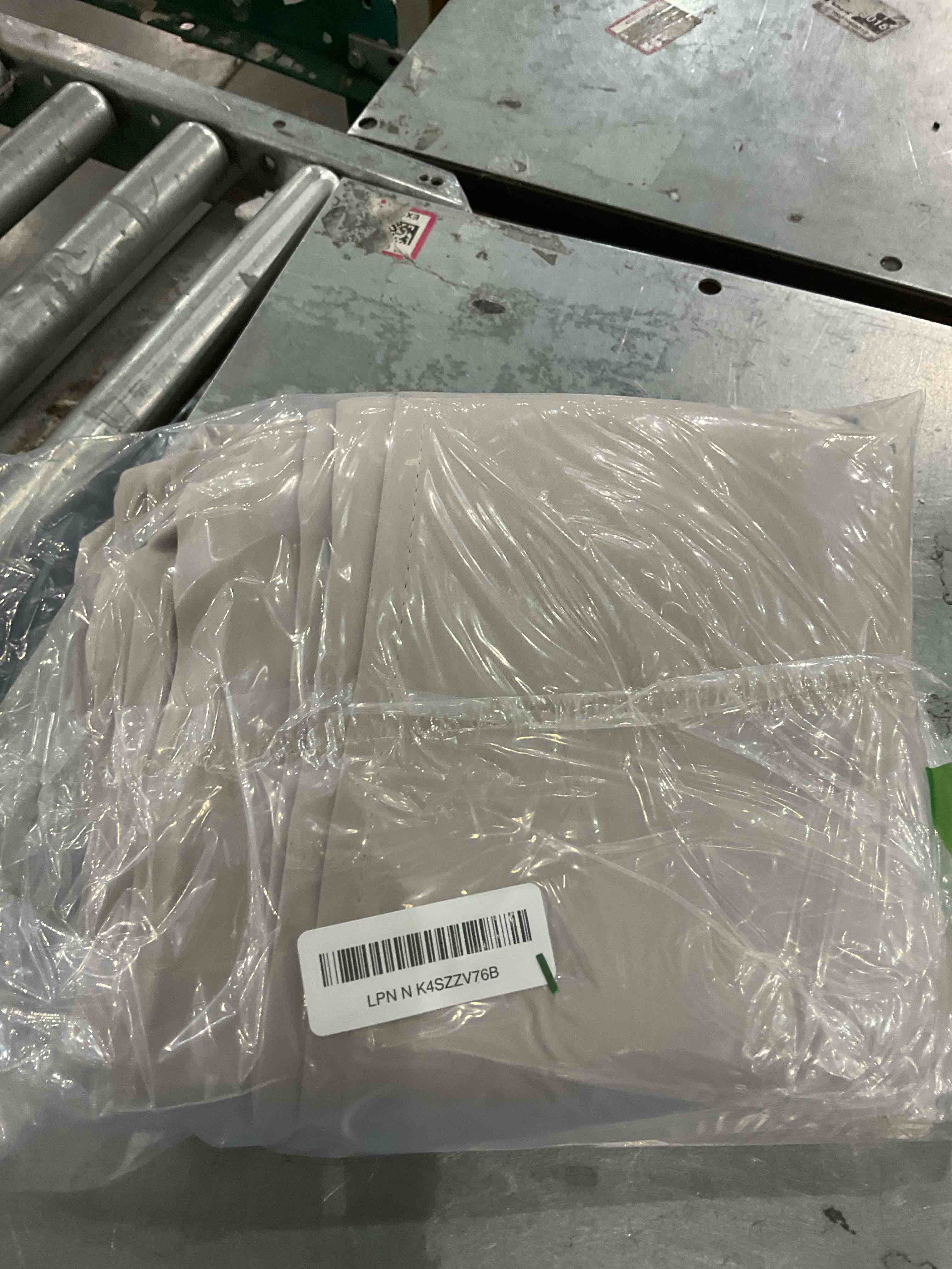 https://s3.amazonaws.com/lotting-images-prod/bidfta/GRA2080095_1737482499892.jpeg