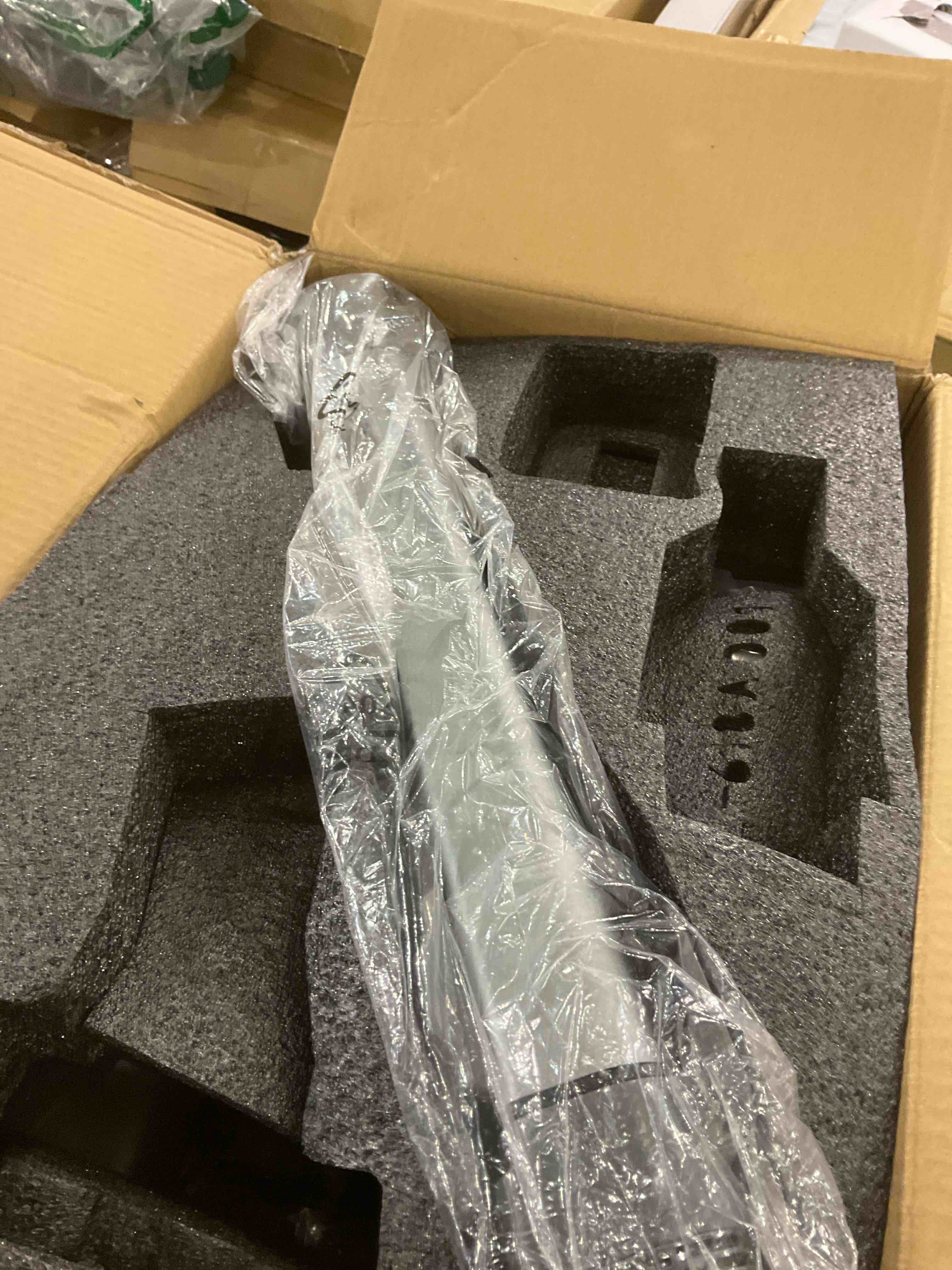 https://s3.amazonaws.com/lotting-images-prod/bidfta/GRA2080147_1737488502227.jpeg