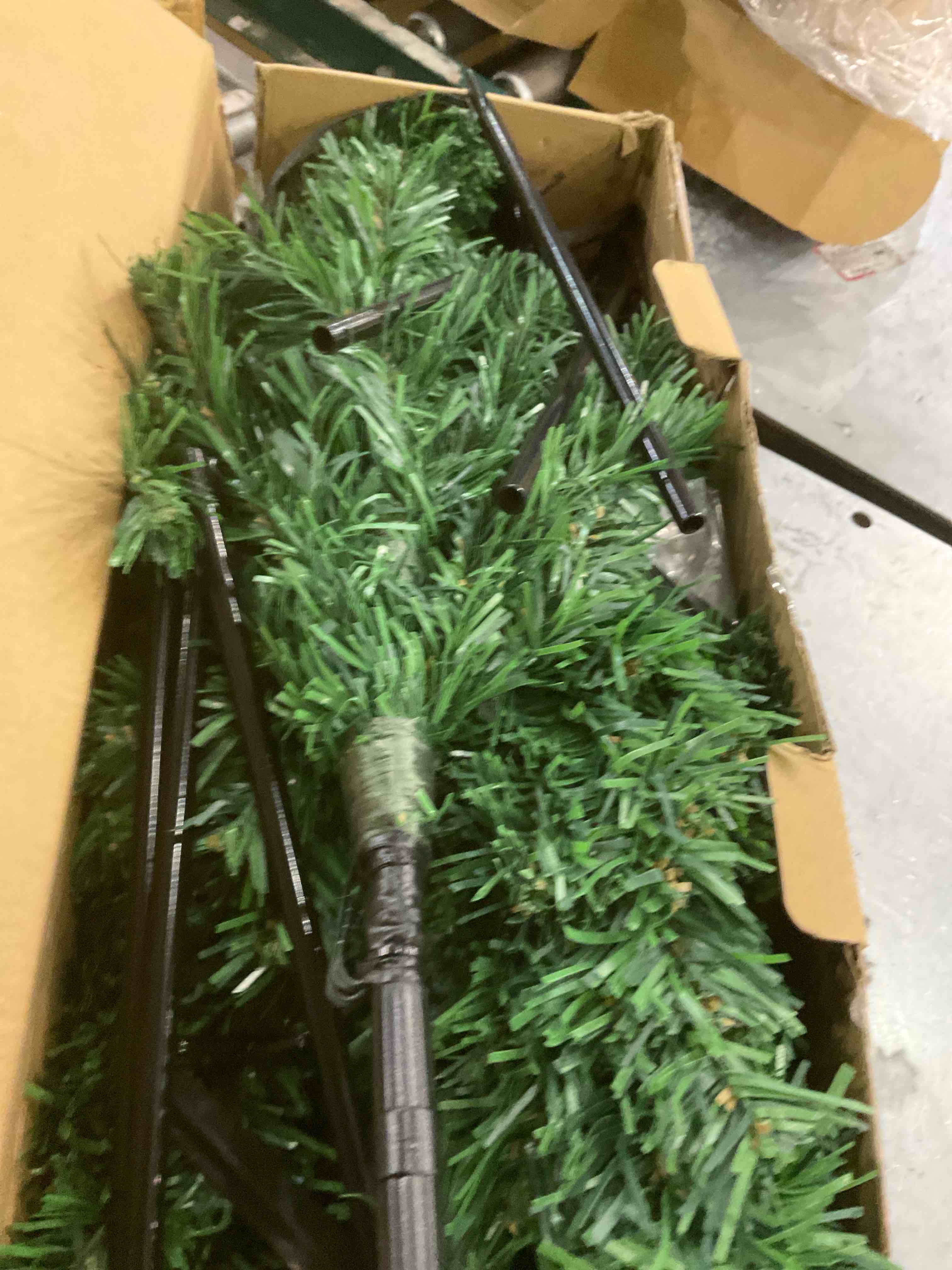 Retisee 6 Pack Solar Christmas Tree Pathway Lights Christmas Decorations Outdoor LED Star Lights 8 Modes Prelit Small Christmas Tree Waterproof Solar Stake Lights for Garden, Yard, Lawn, Cemetery