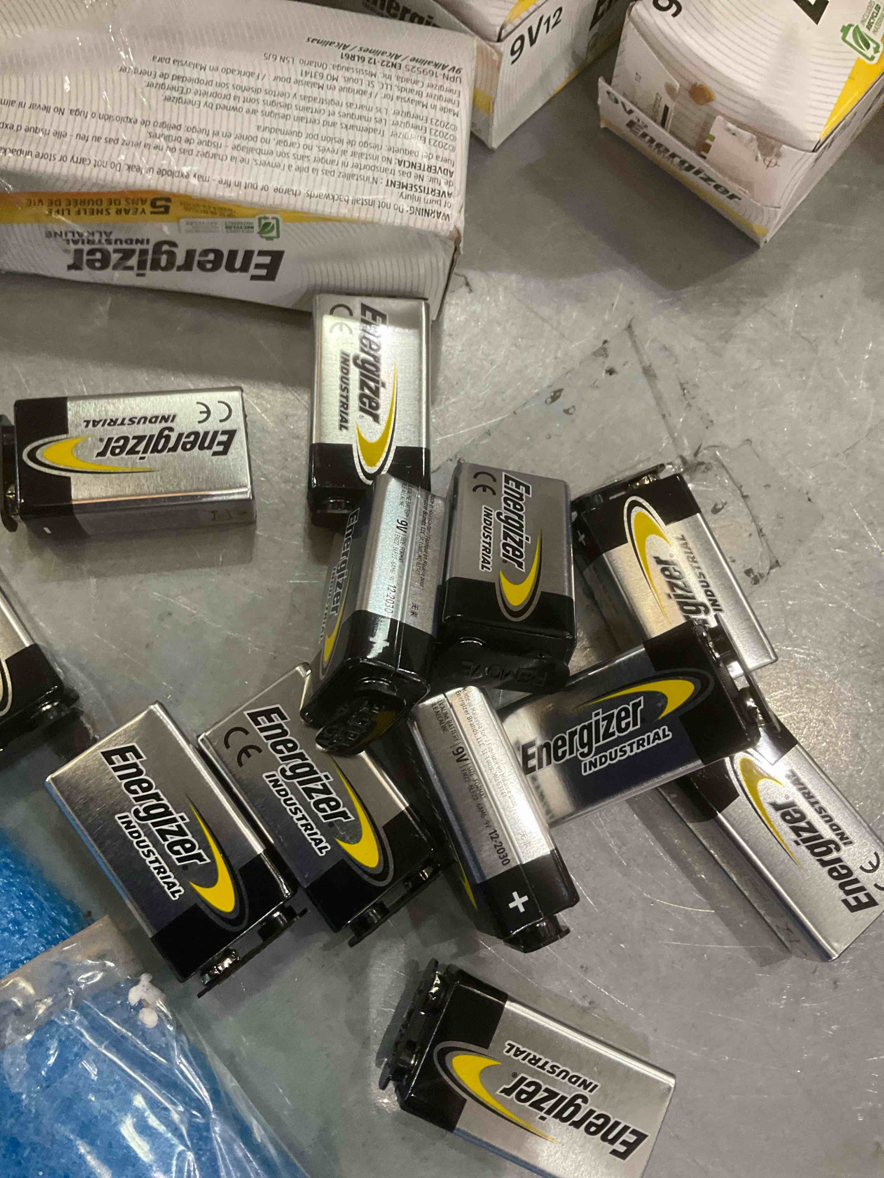 12 Energizer Industrial 9 Volt (9V) Alkaline Batteries (EN22, 6LF22, 6AM6