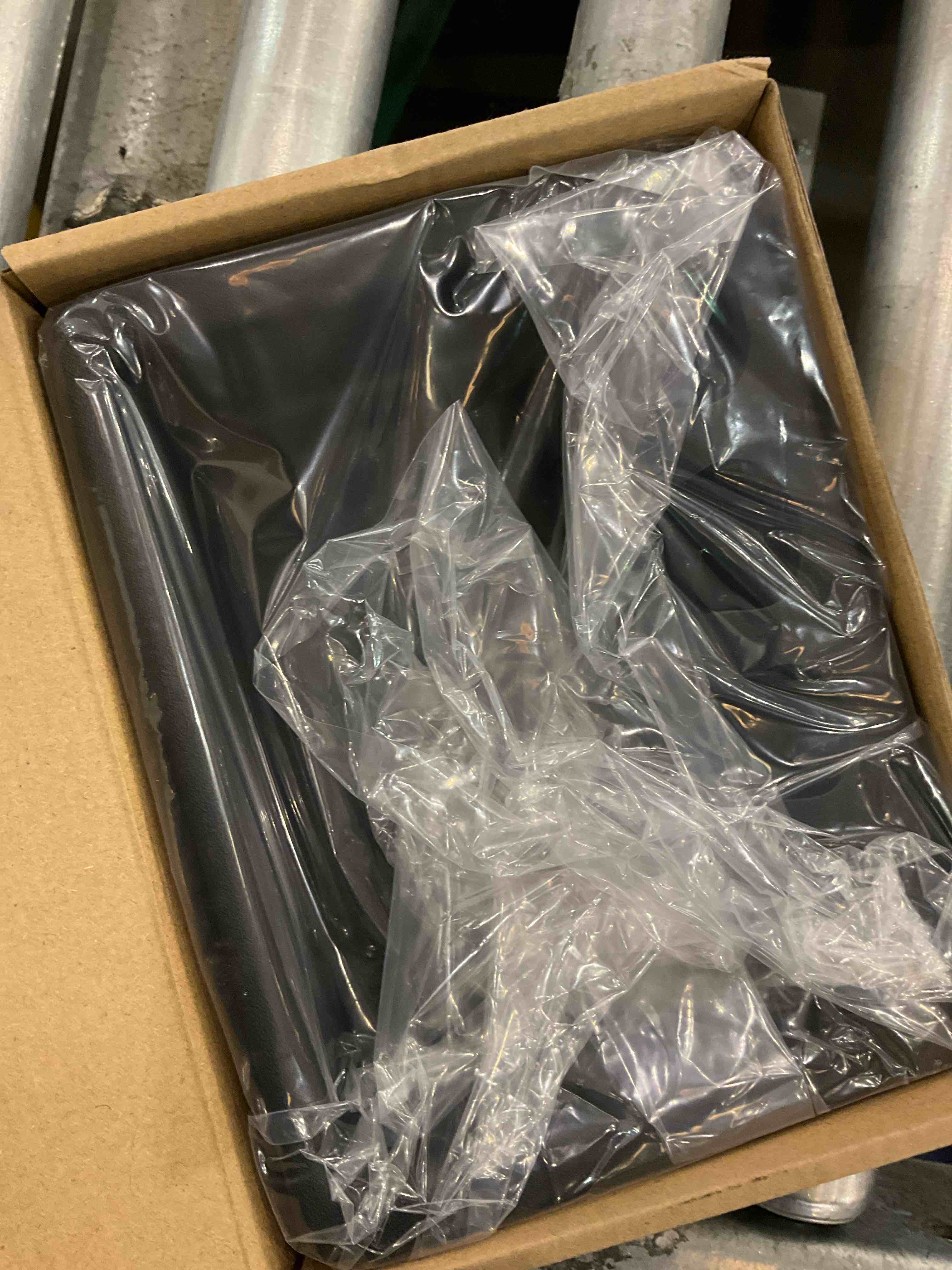 https://s3.amazonaws.com/lotting-images-prod/bidfta/GRA2083205_1737562686858.jpeg