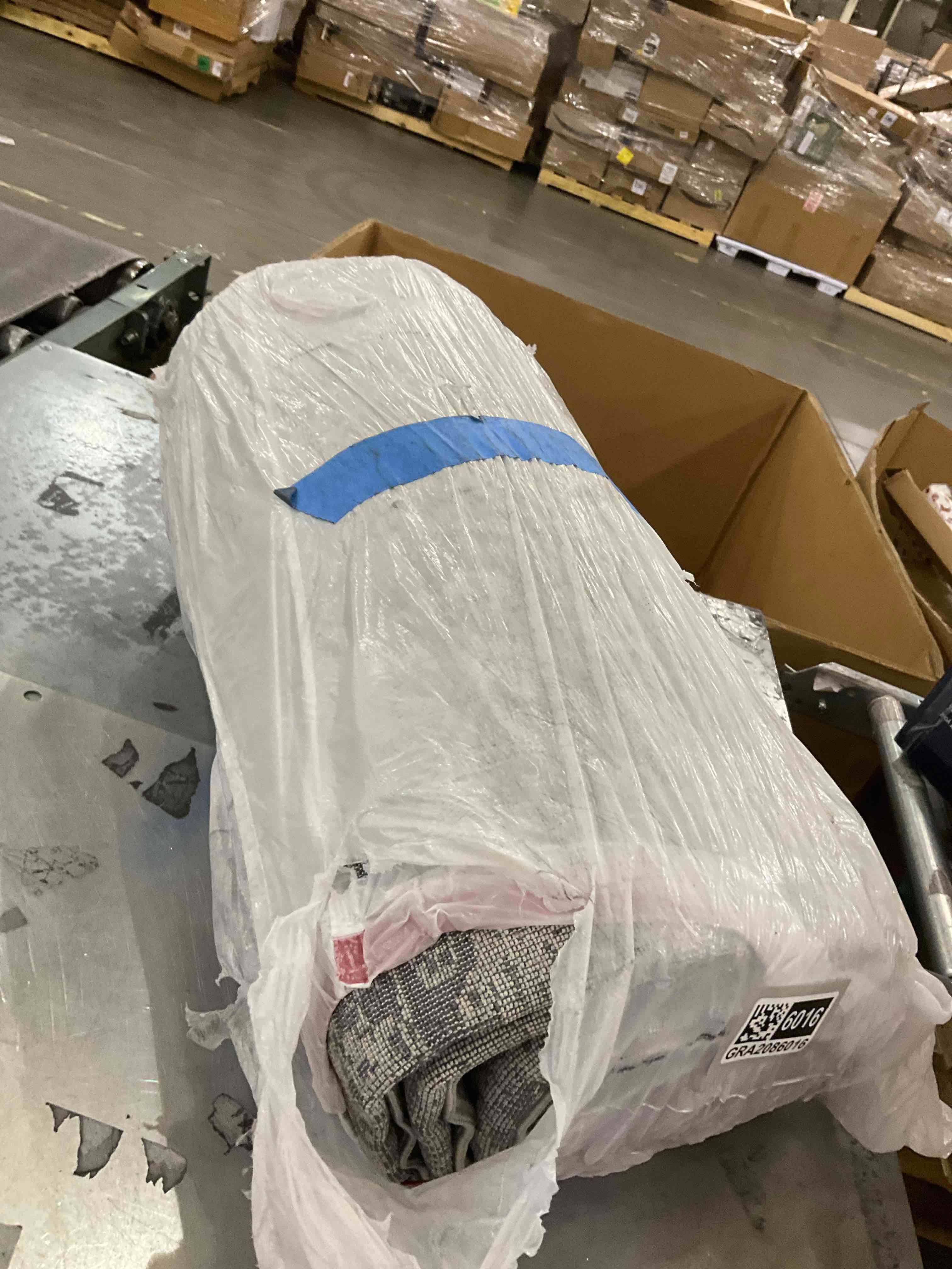 https://s3.amazonaws.com/lotting-images-prod/bidfta/GRA2086016_1738095576071.jpeg