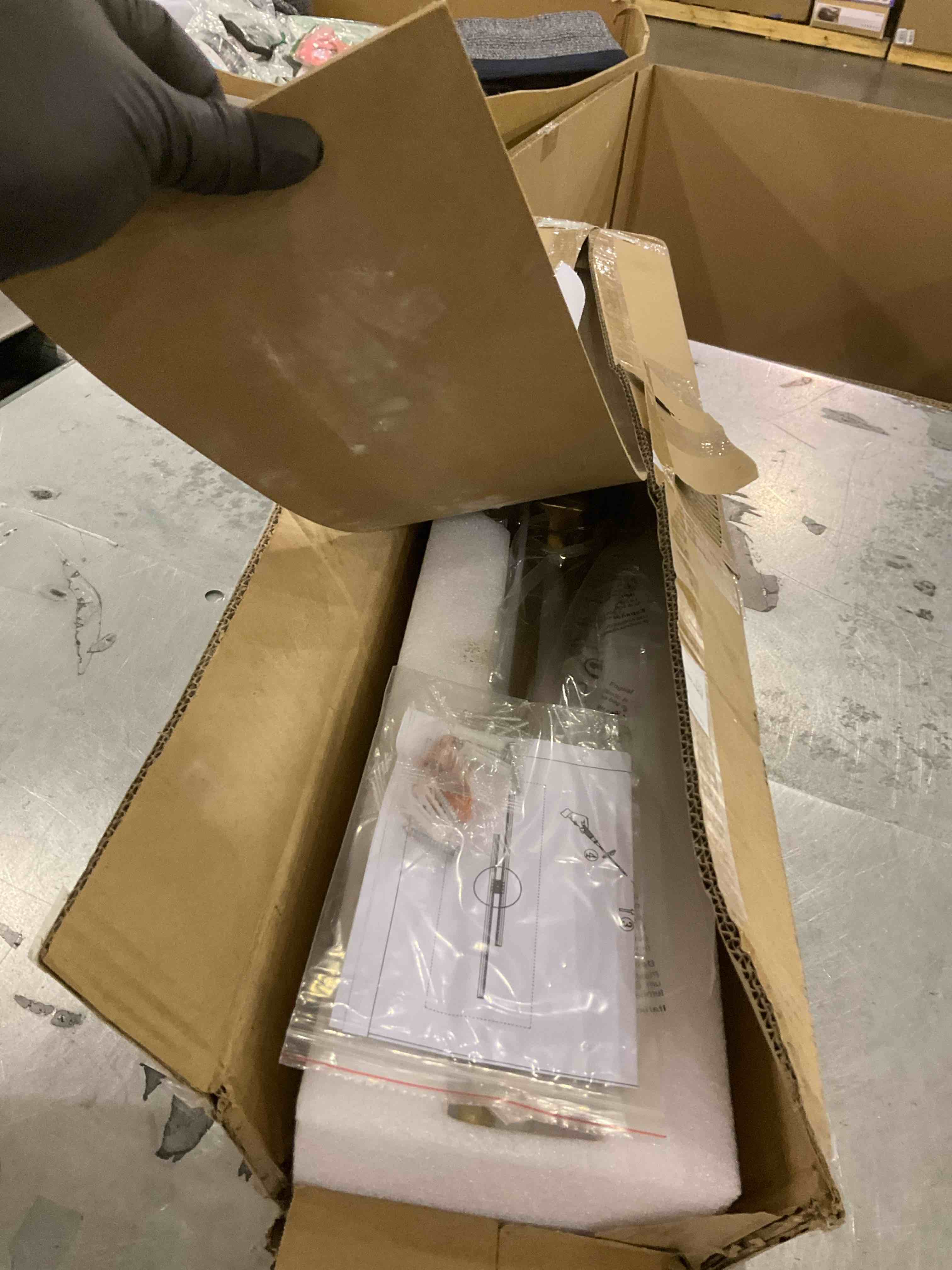 https://s3.amazonaws.com/lotting-images-prod/bidfta/GRA2086343_1738331671805.jpeg