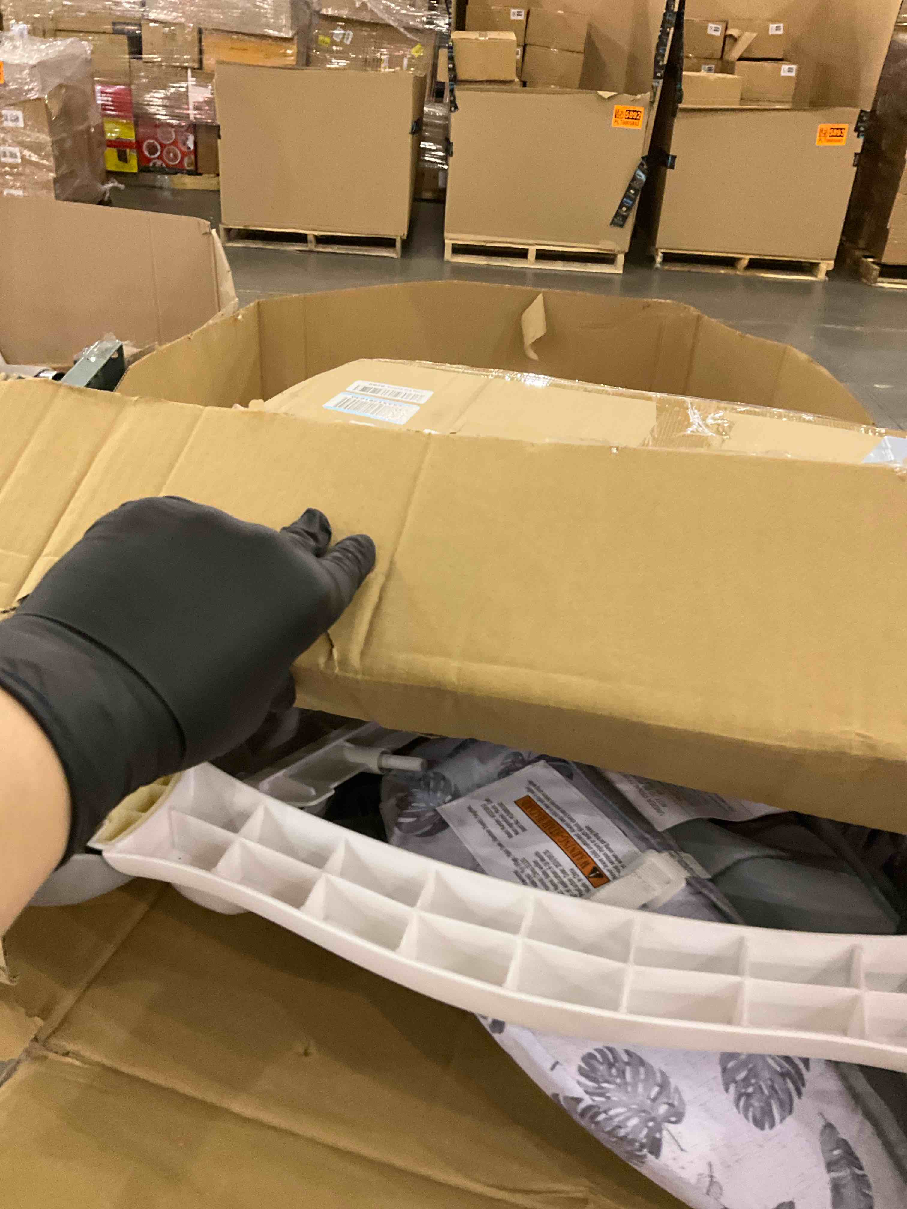 https://s3.amazonaws.com/lotting-images-prod/bidfta/GRA2088249_1739296072845.jpeg