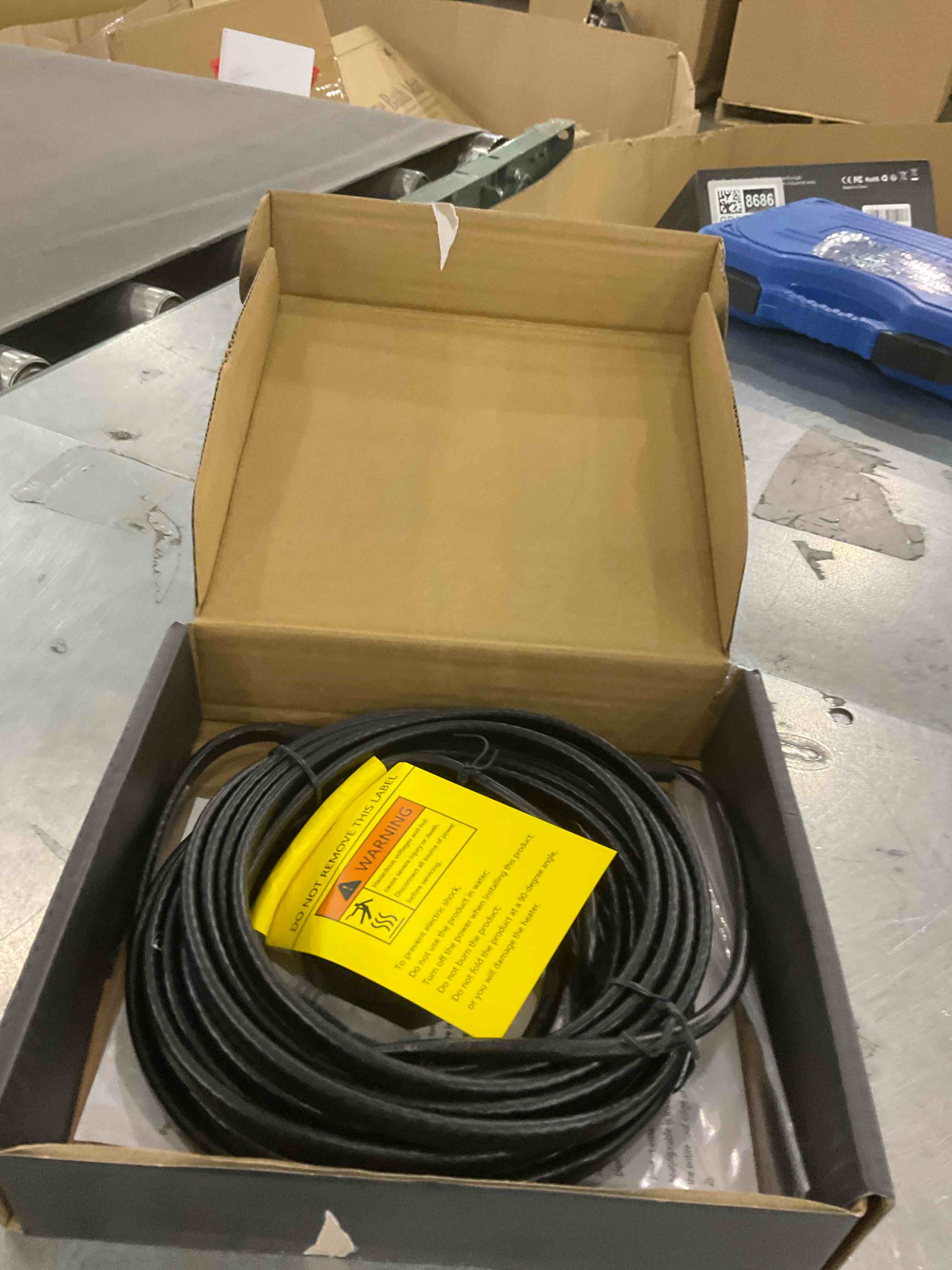 https://s3.amazonaws.com/lotting-images-prod/bidfta/GRA2088700_1739460833345.jpeg