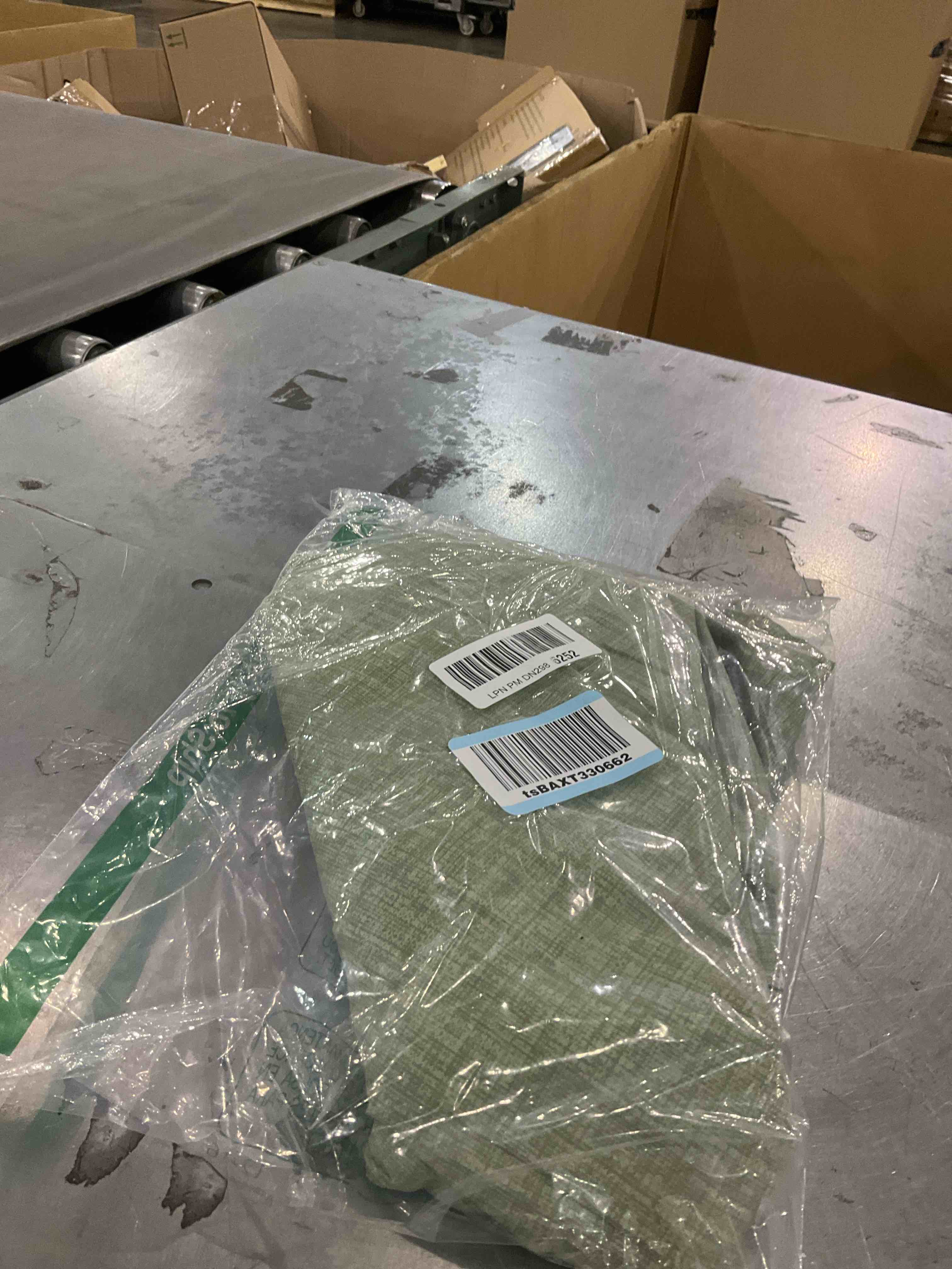 https://s3.amazonaws.com/lotting-images-prod/bidfta/GRA2088908_1739537987621.jpeg
