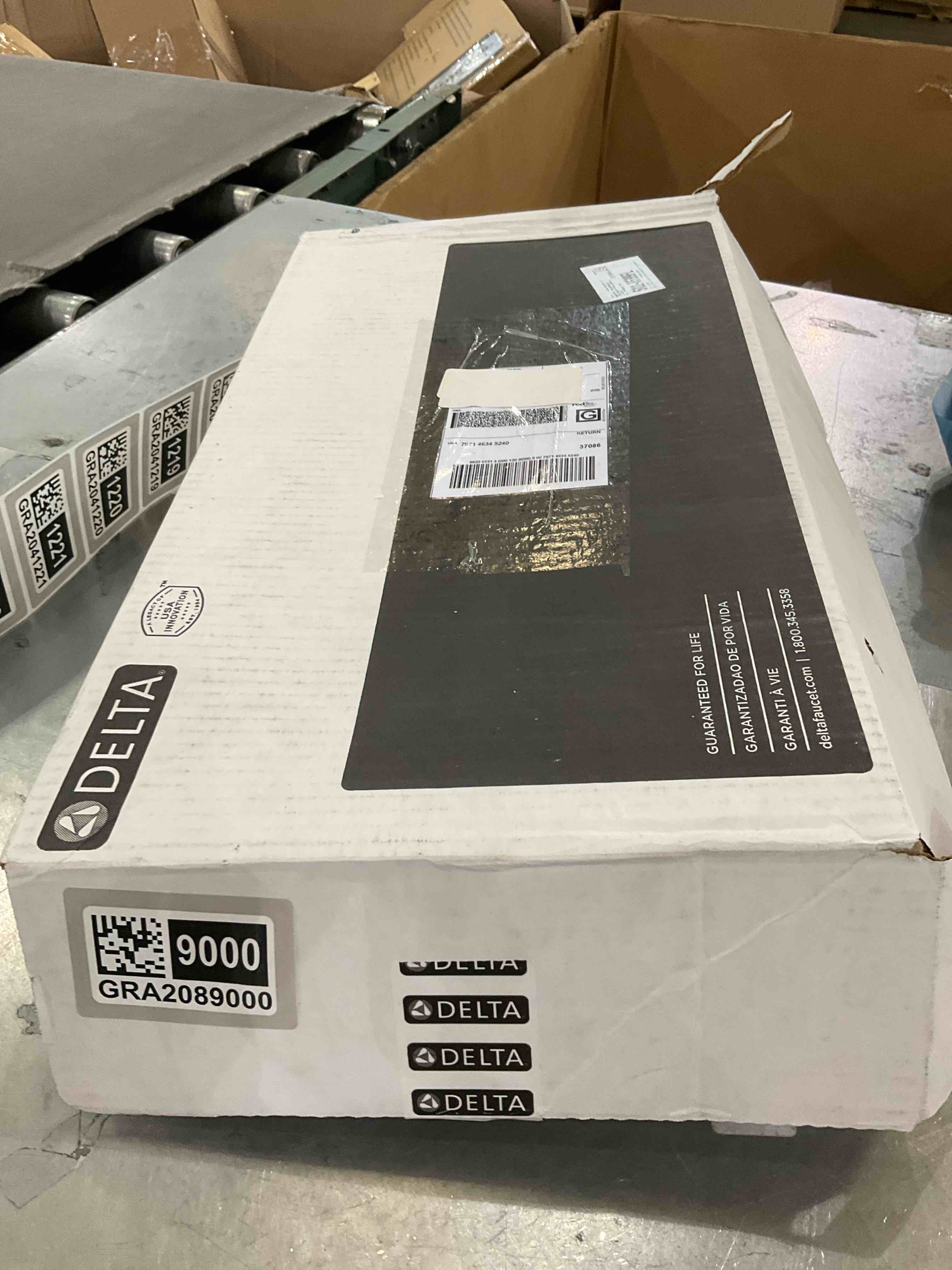 Zura Widespread Faucet with Drain Assembly