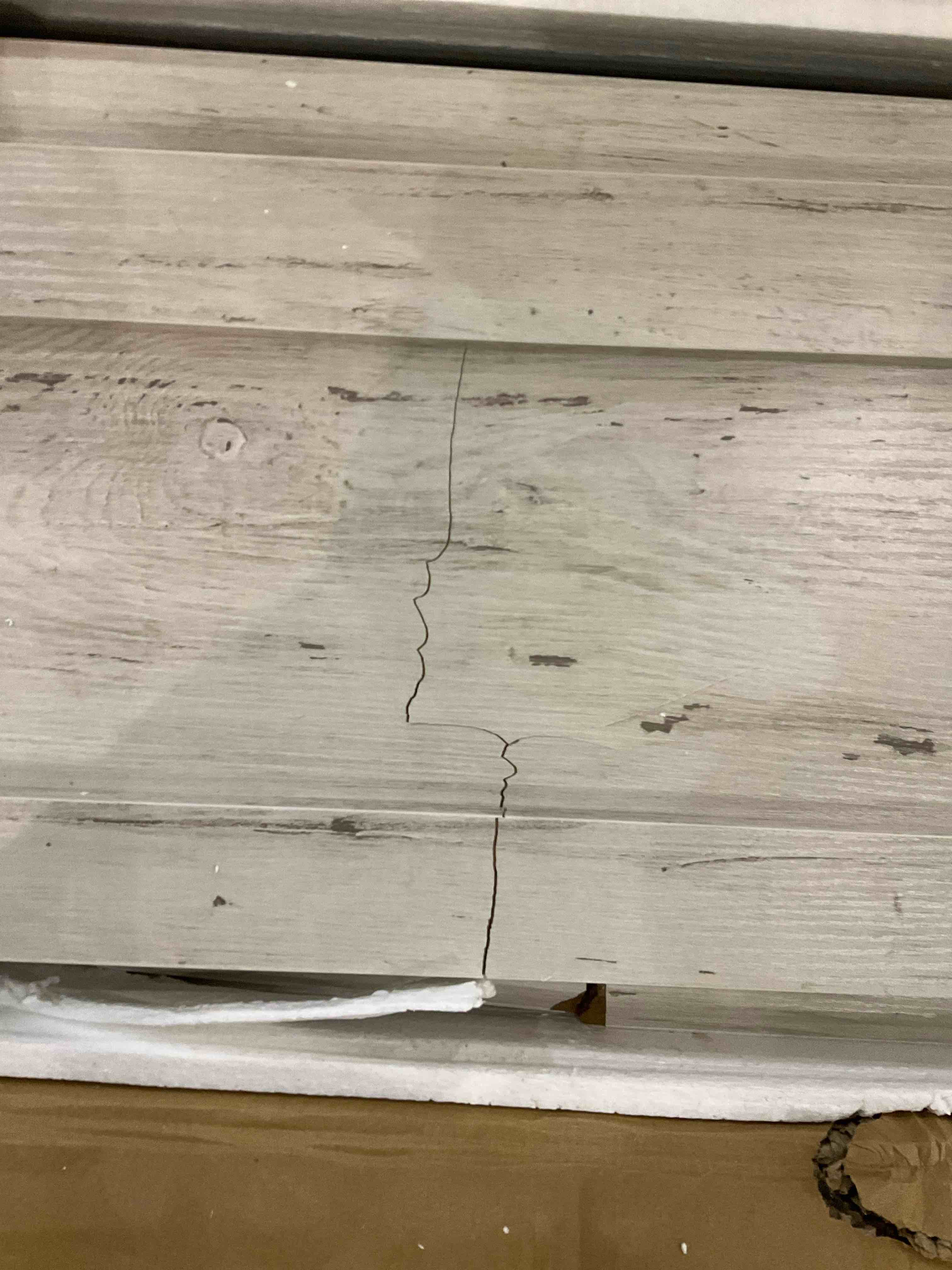 https://s3.amazonaws.com/lotting-images-prod/bidfta/GRA2089047_1737488277409.jpeg