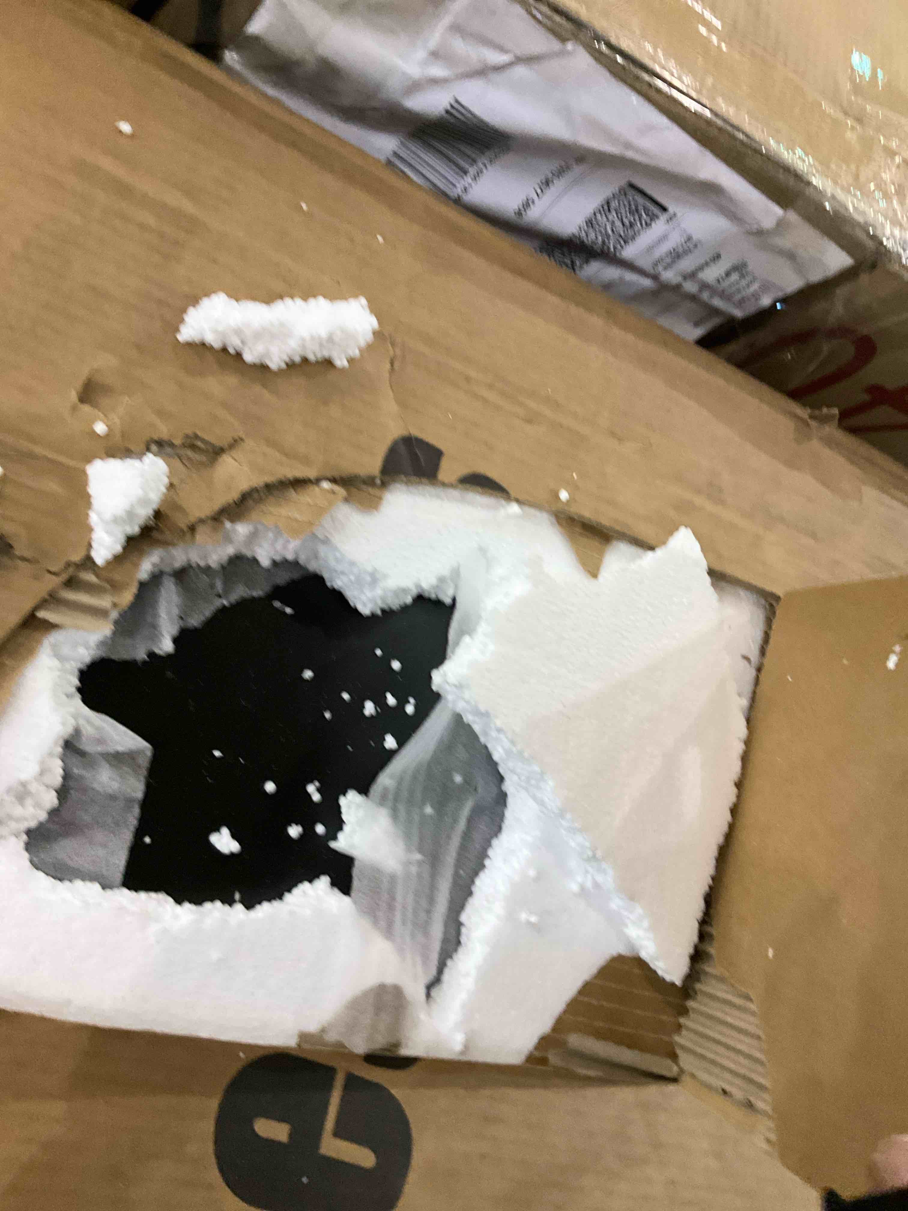 https://s3.amazonaws.com/lotting-images-prod/bidfta/GRA2089092_1737638072887.jpeg