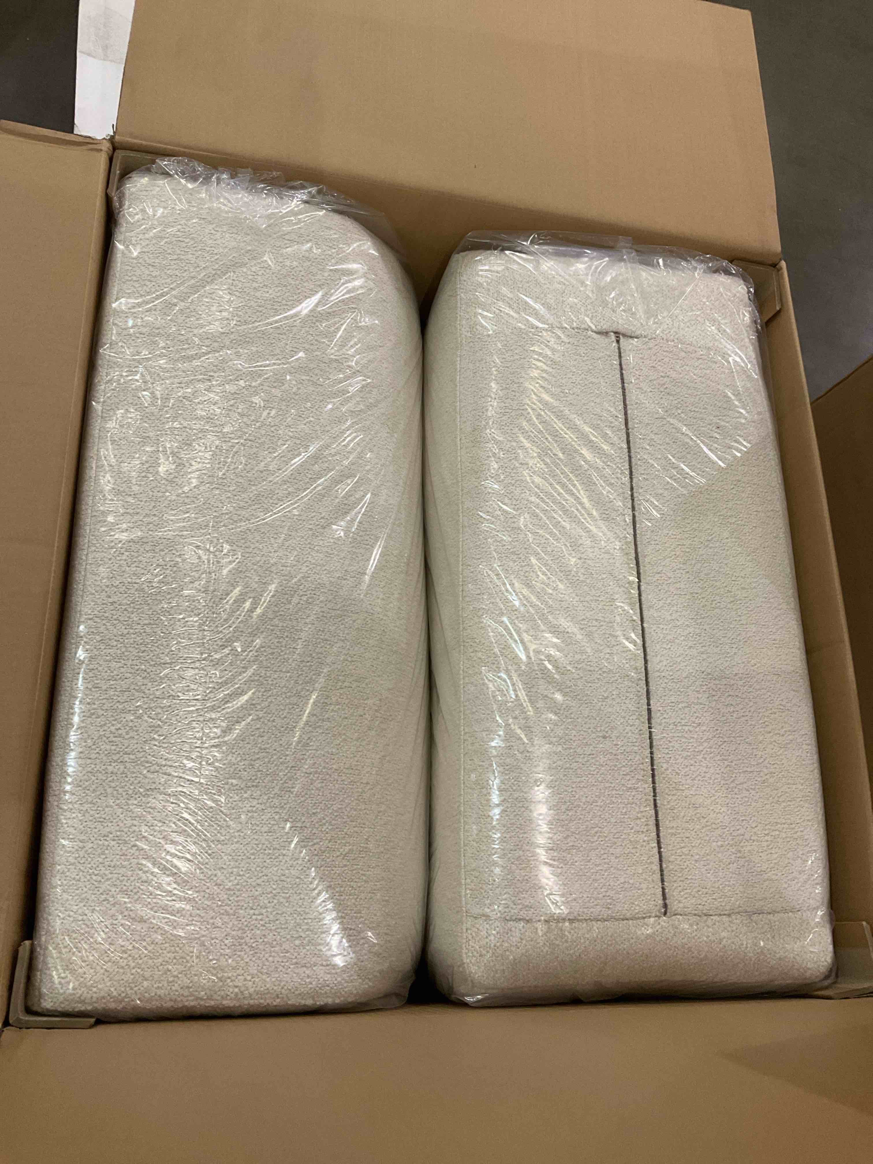 THE BOUTIQUE ON BED PILLOW