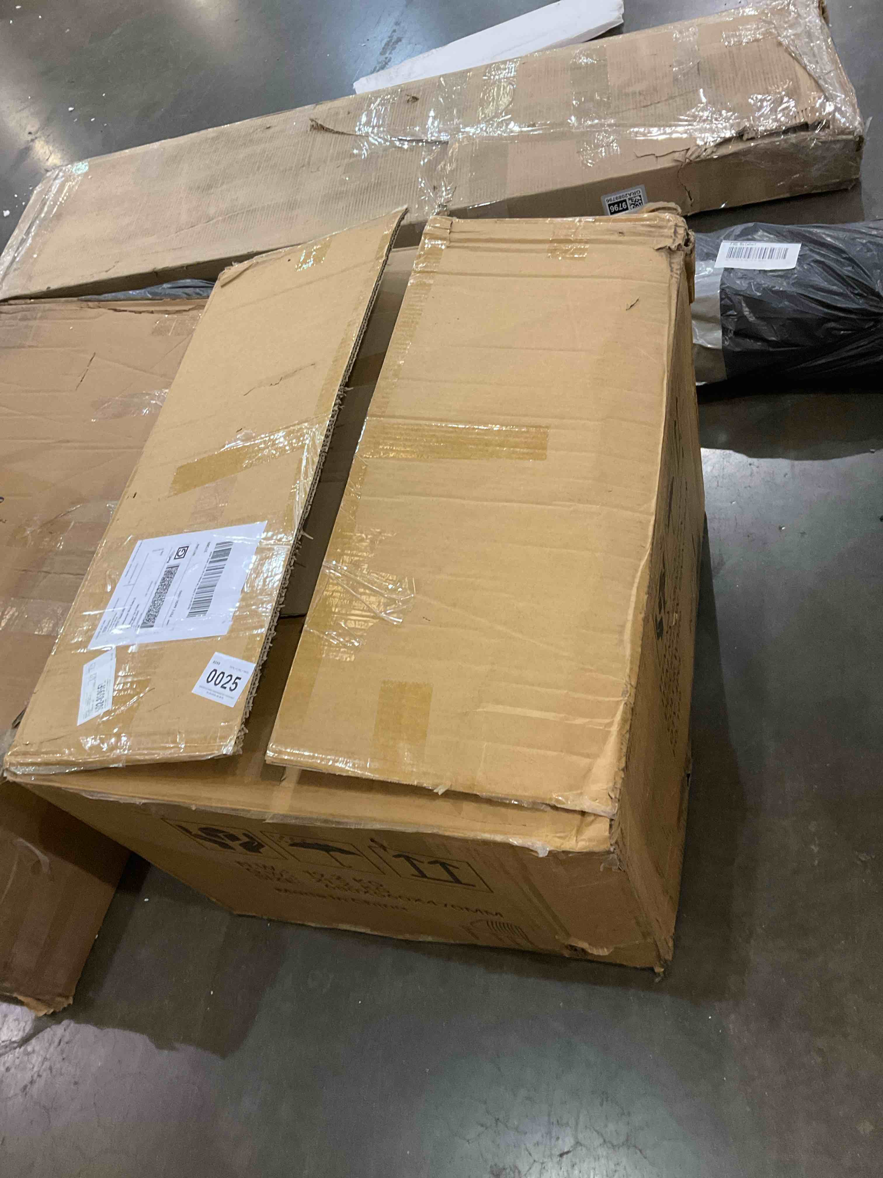 https://s3.amazonaws.com/lotting-images-prod/bidfta/GRA2089803_1738162201410.jpeg