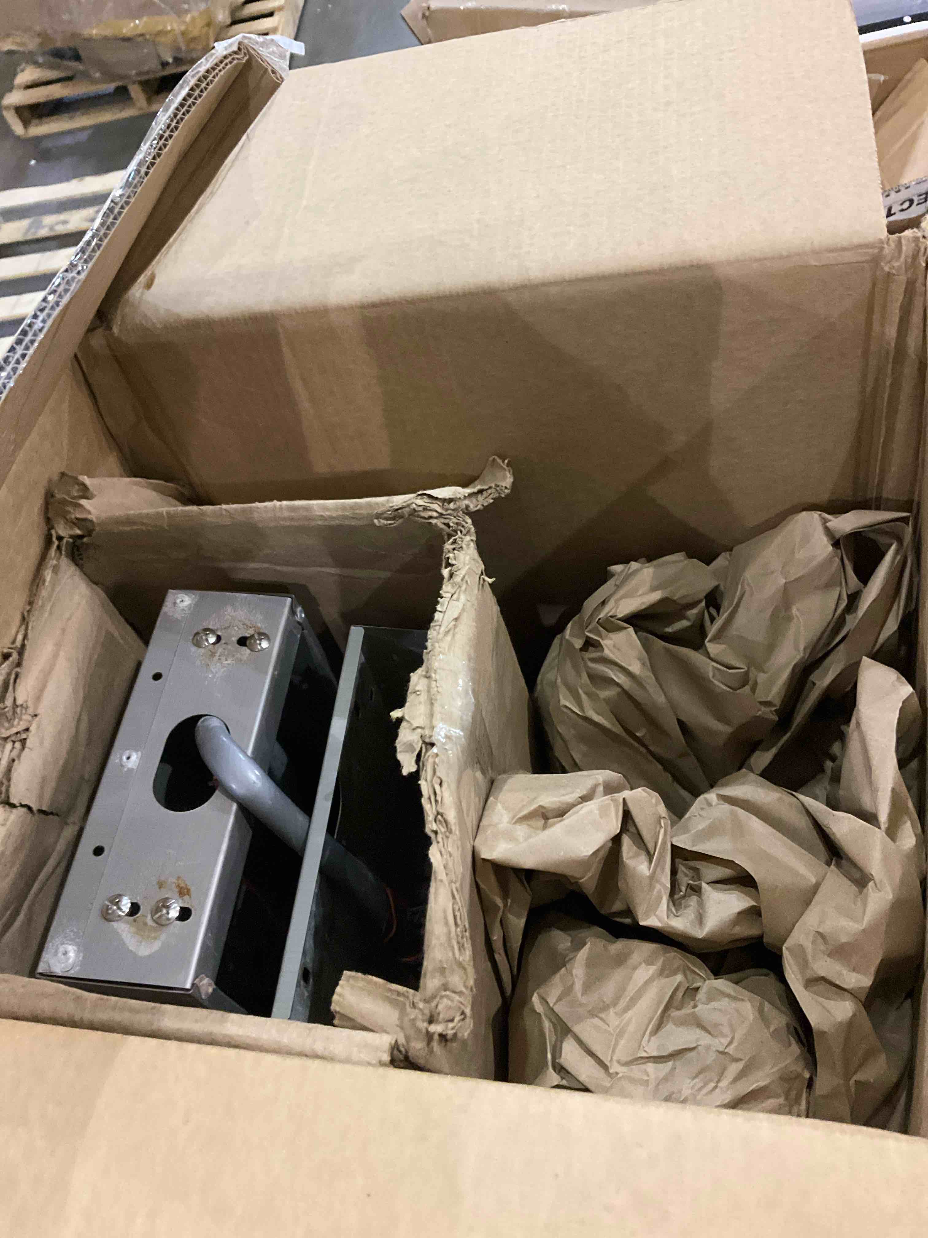 https://s3.amazonaws.com/lotting-images-prod/bidfta/GRA2090423_1738589737591.jpeg
