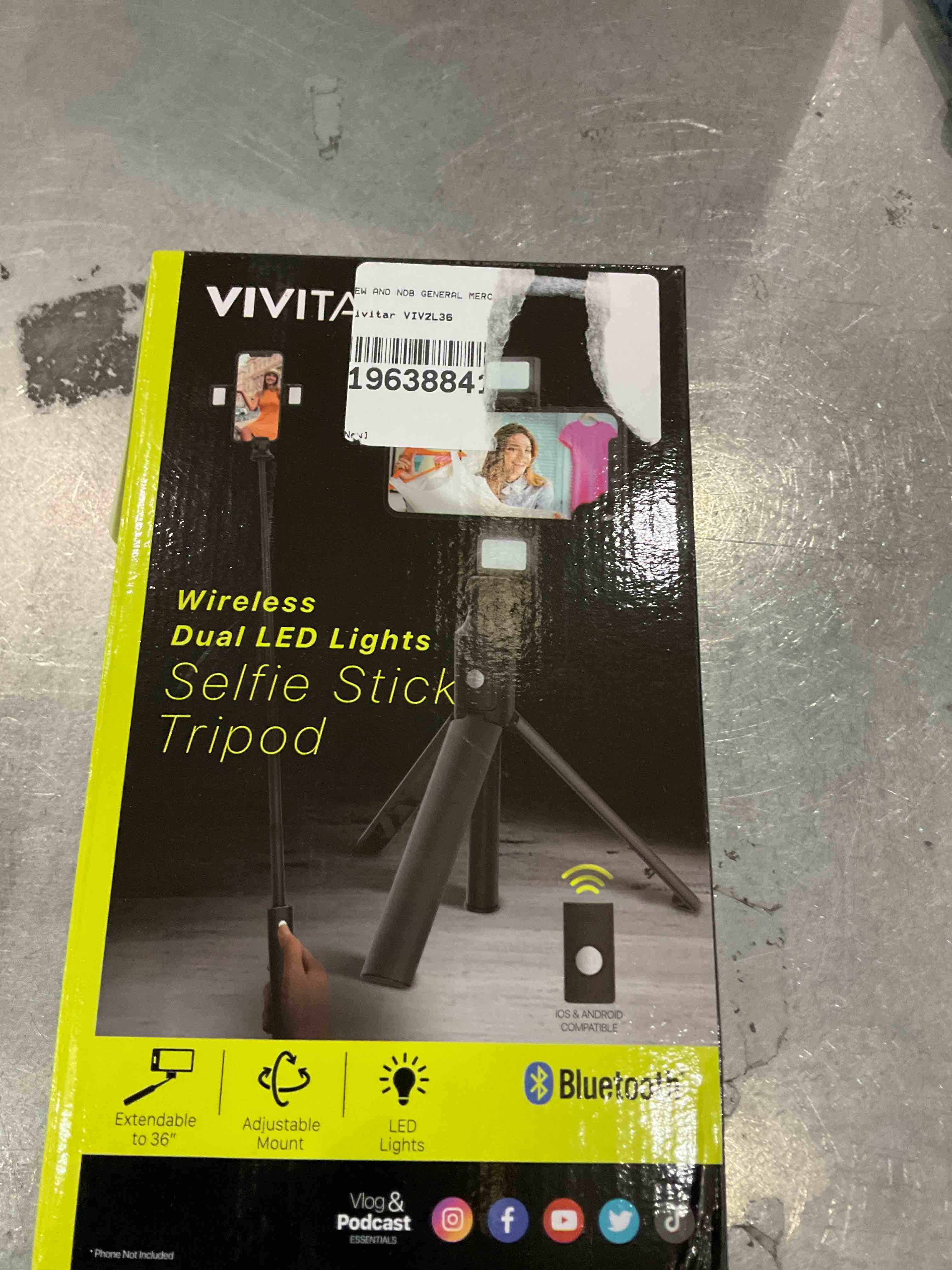 Vivitar VIV2L36 Wireless Dual LED Light 36 Inch Extendable Selfie Stick, Black