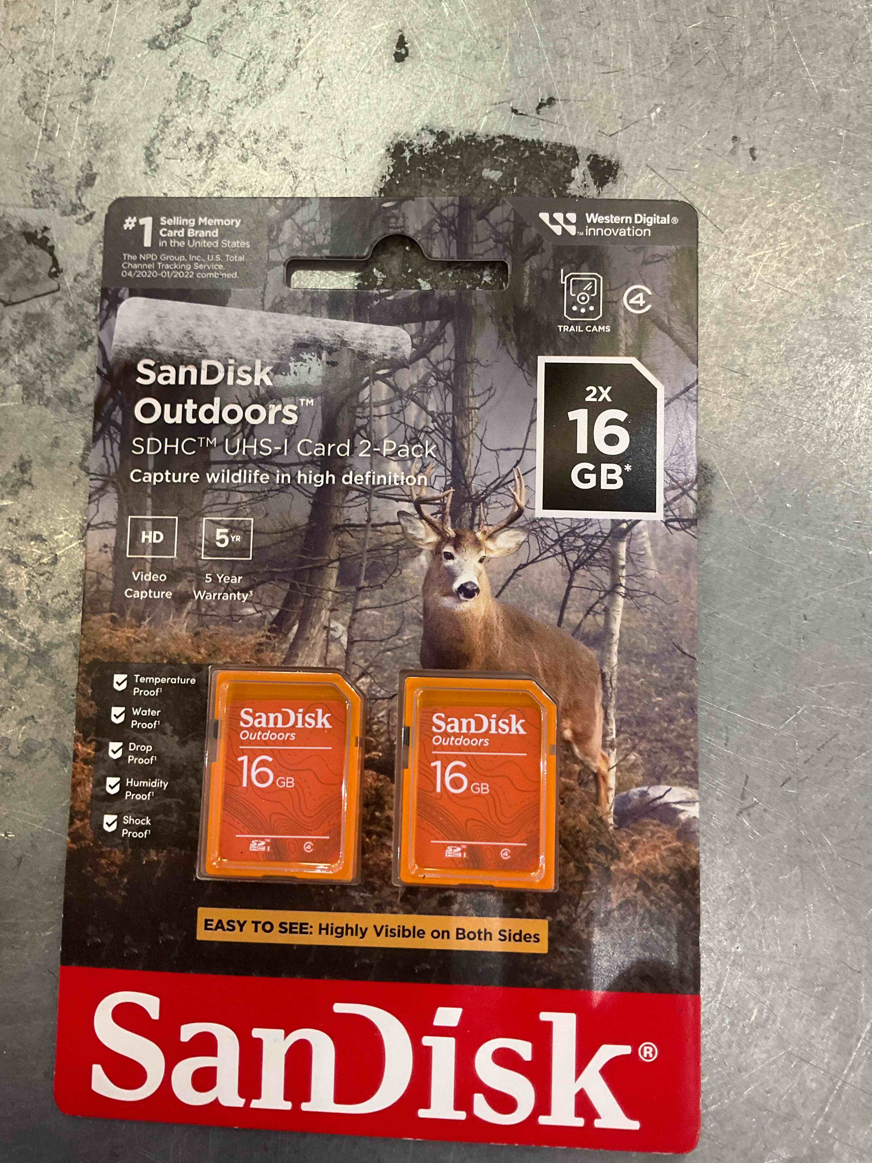   SanDisk Outdoors™ SDHCM UHS-| Card 2-Pack Capture wildlife in high definition2x 64 GB