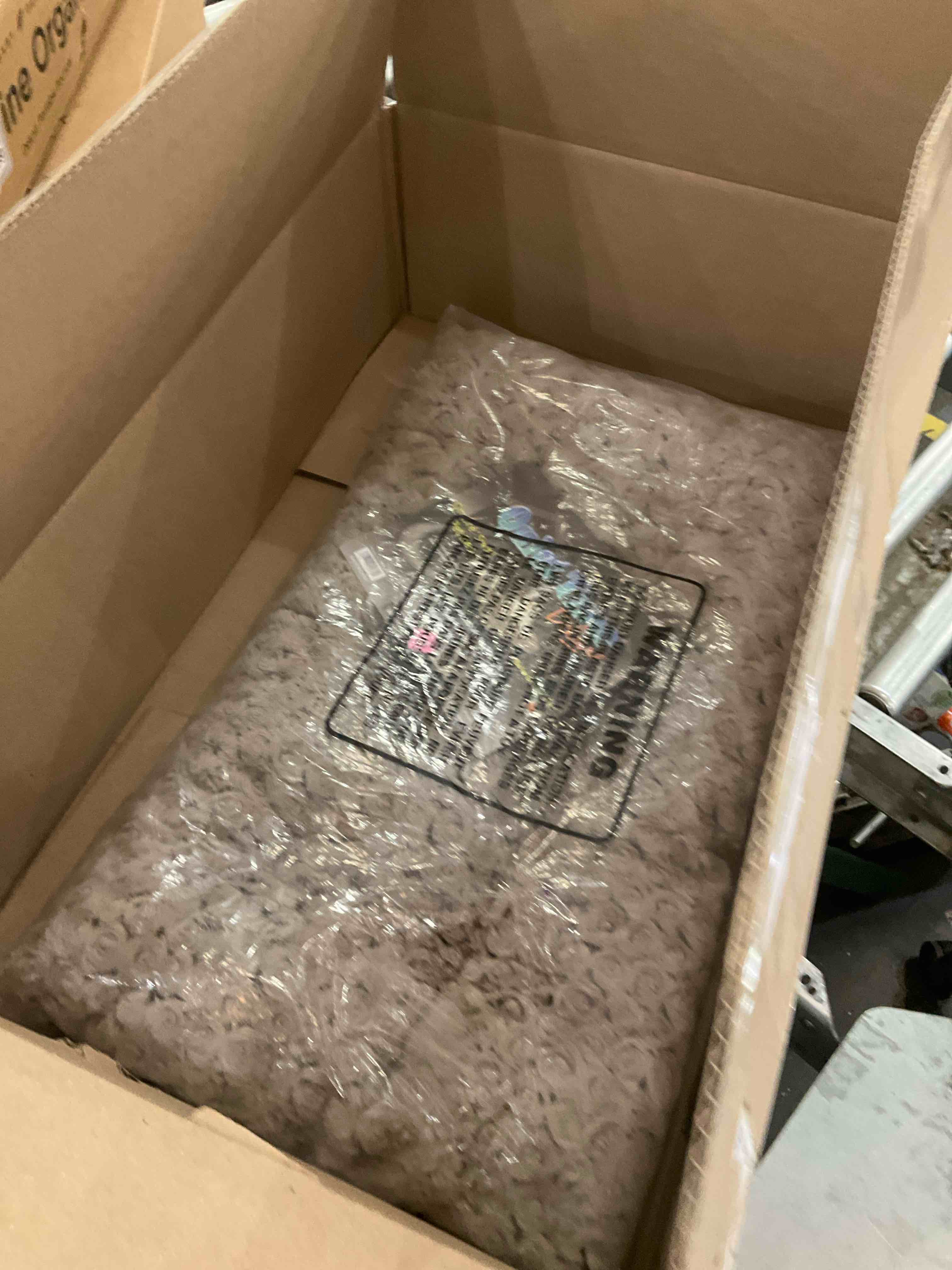 https://s3.amazonaws.com/lotting-images-prod/bidfta/GRA2094903_1741104984800.jpeg