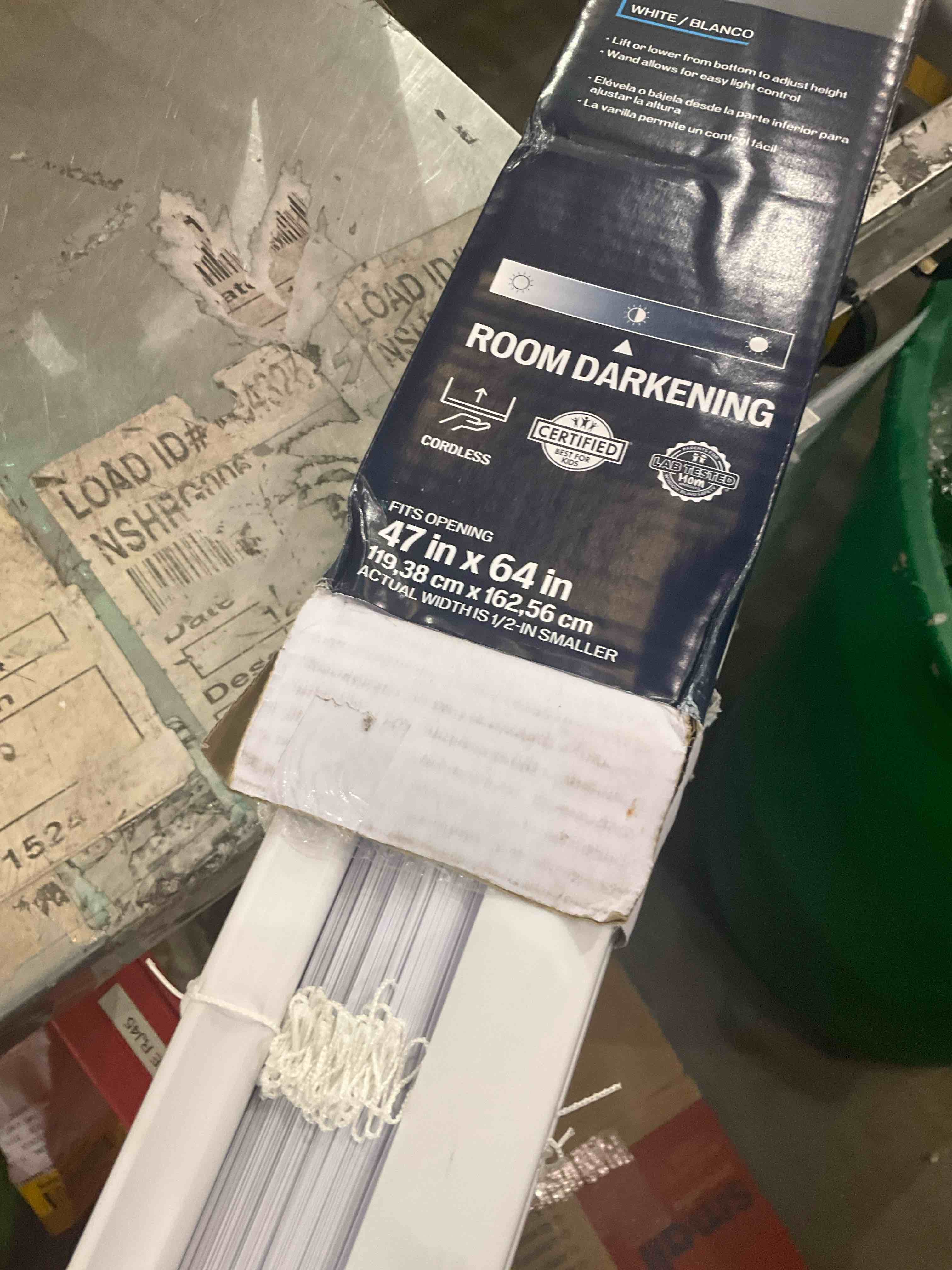 Condition photo showing Good Condition for vinyl blind