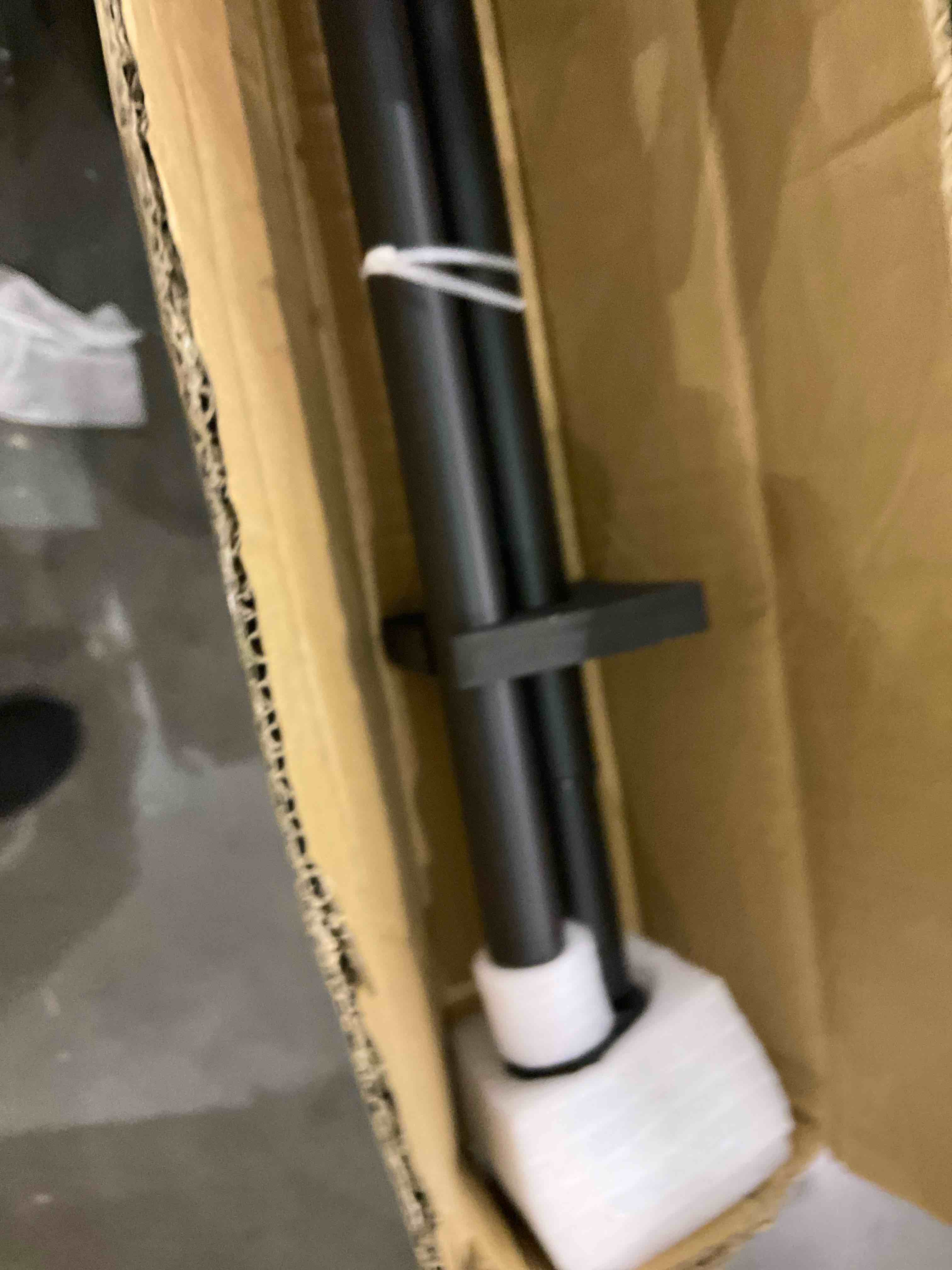 https://s3.amazonaws.com/lotting-images-prod/bidfta/GRA2097789_1739373966908.jpeg