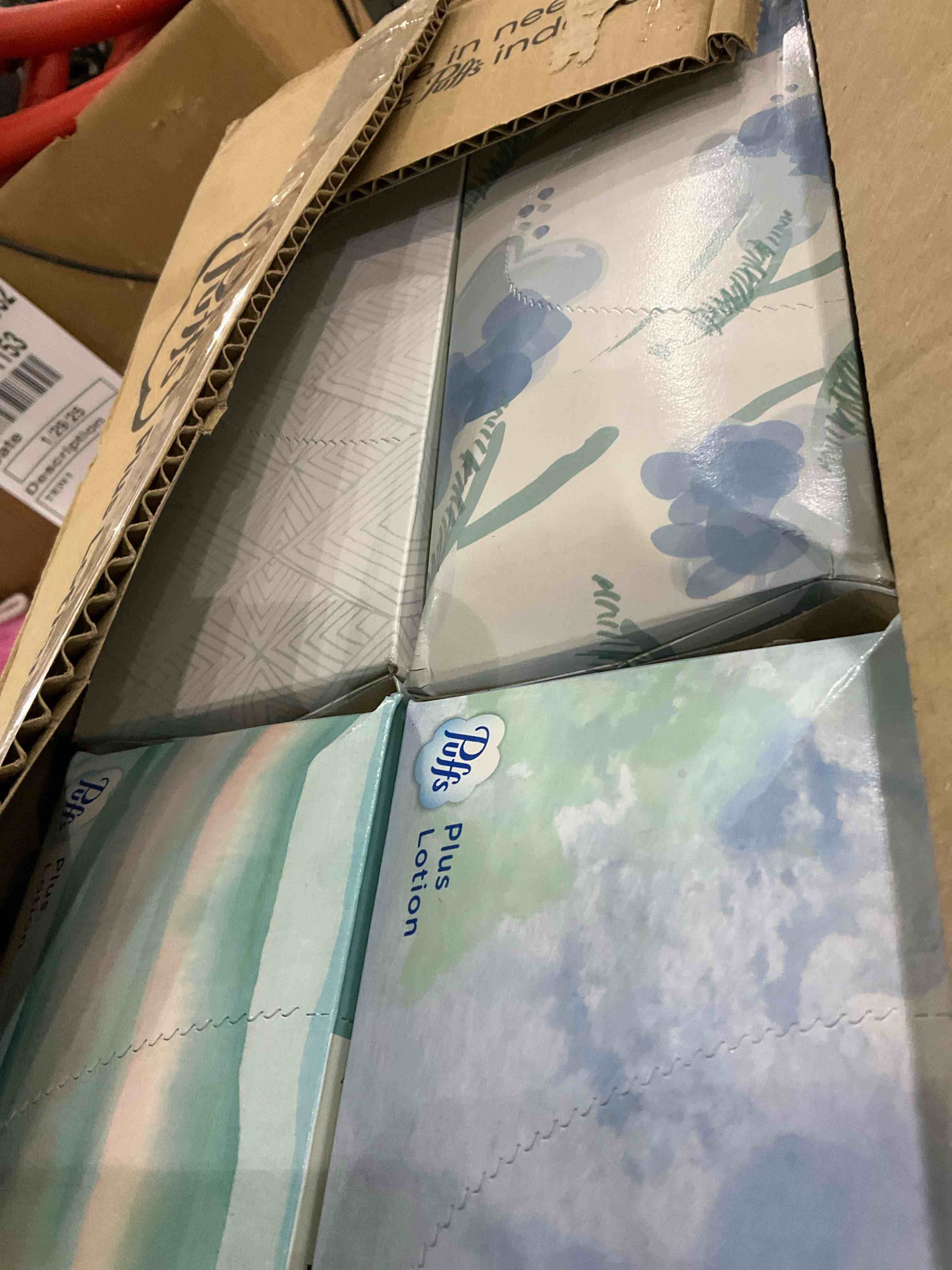 Puffs Plus Lotion Facial Tissues, 8 Family Boxes, 124 Facial Tissues per Box, Allergies and Colds