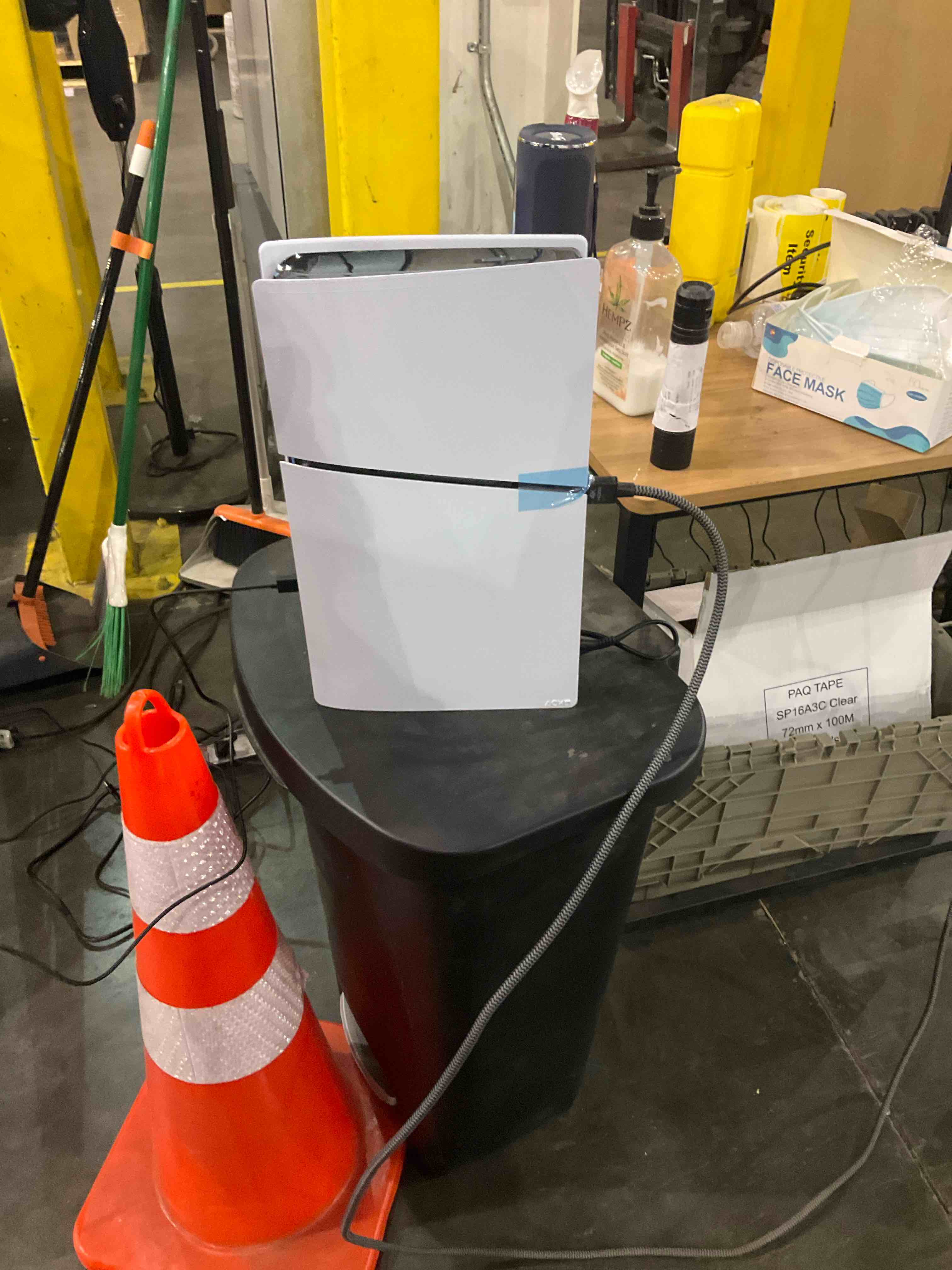 https://s3.amazonaws.com/lotting-images-prod/bidfta/GRA2100194_1739450183164.jpeg