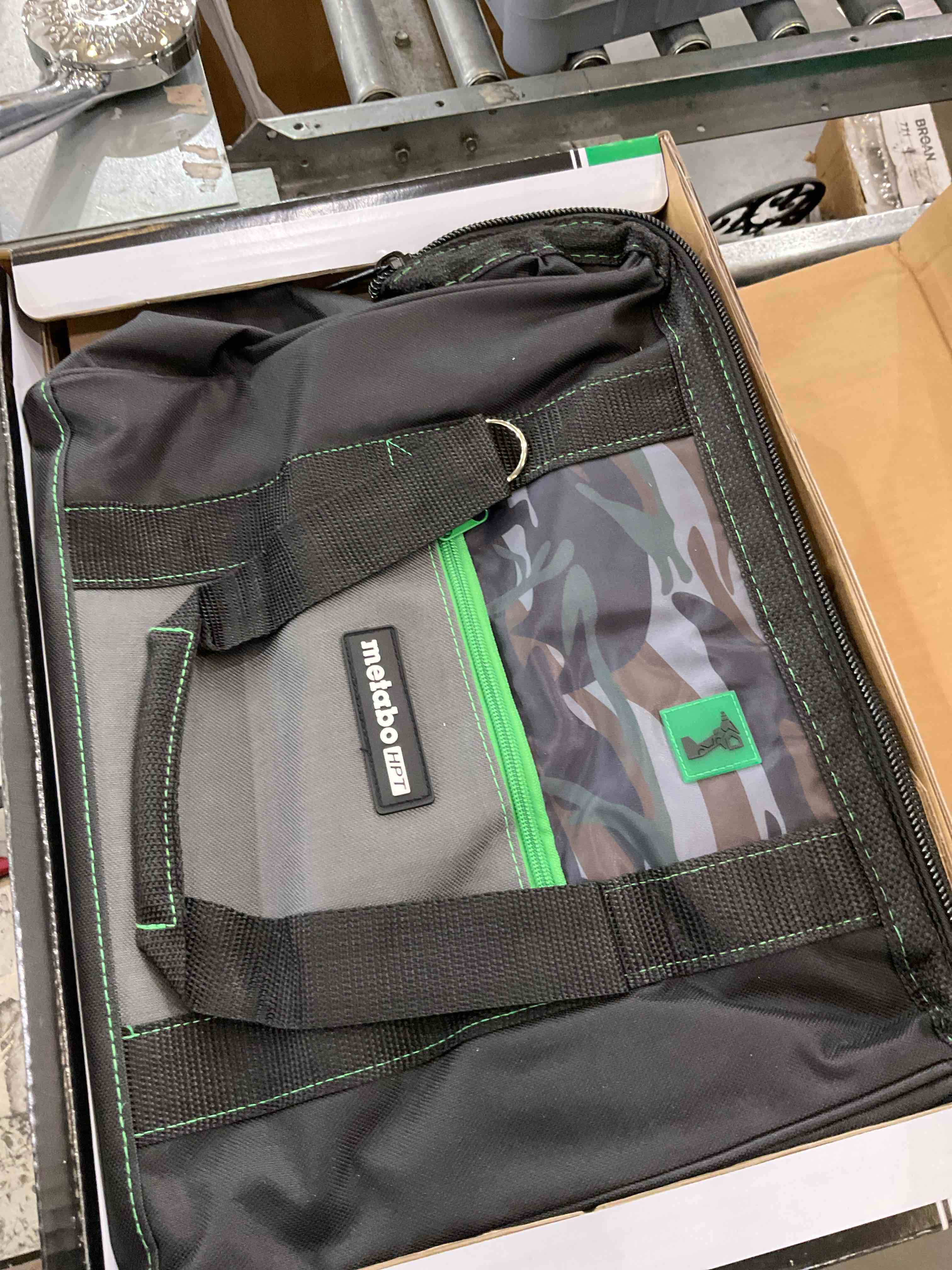 https://s3.amazonaws.com/lotting-images-prod/bidfta/GRA2100860_1739817011282.jpeg