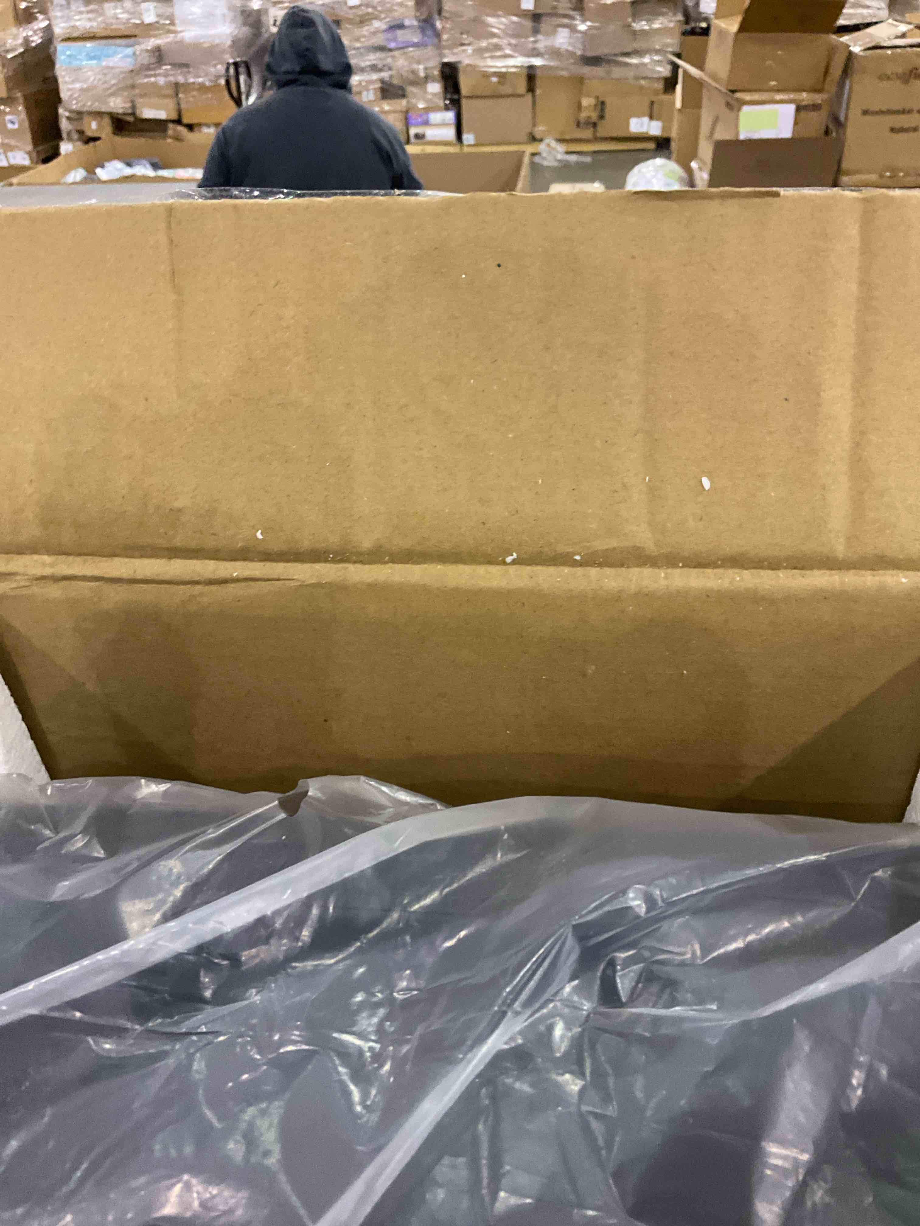 https://s3.amazonaws.com/lotting-images-prod/bidfta/GRA2101317_1738335063381.jpeg
