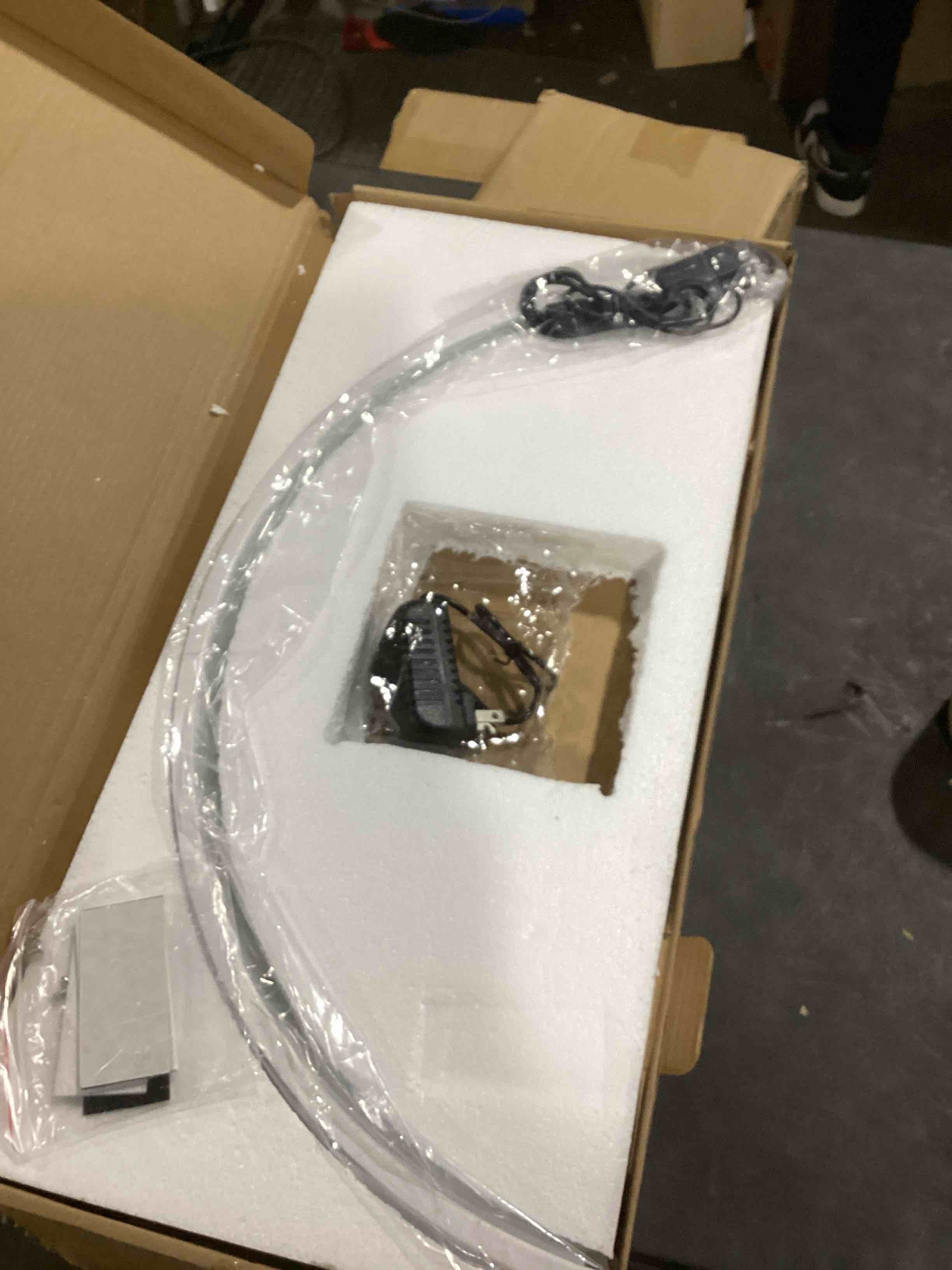 https://s3.amazonaws.com/lotting-images-prod/bidfta/GRA2128509_1738327409330.jpeg