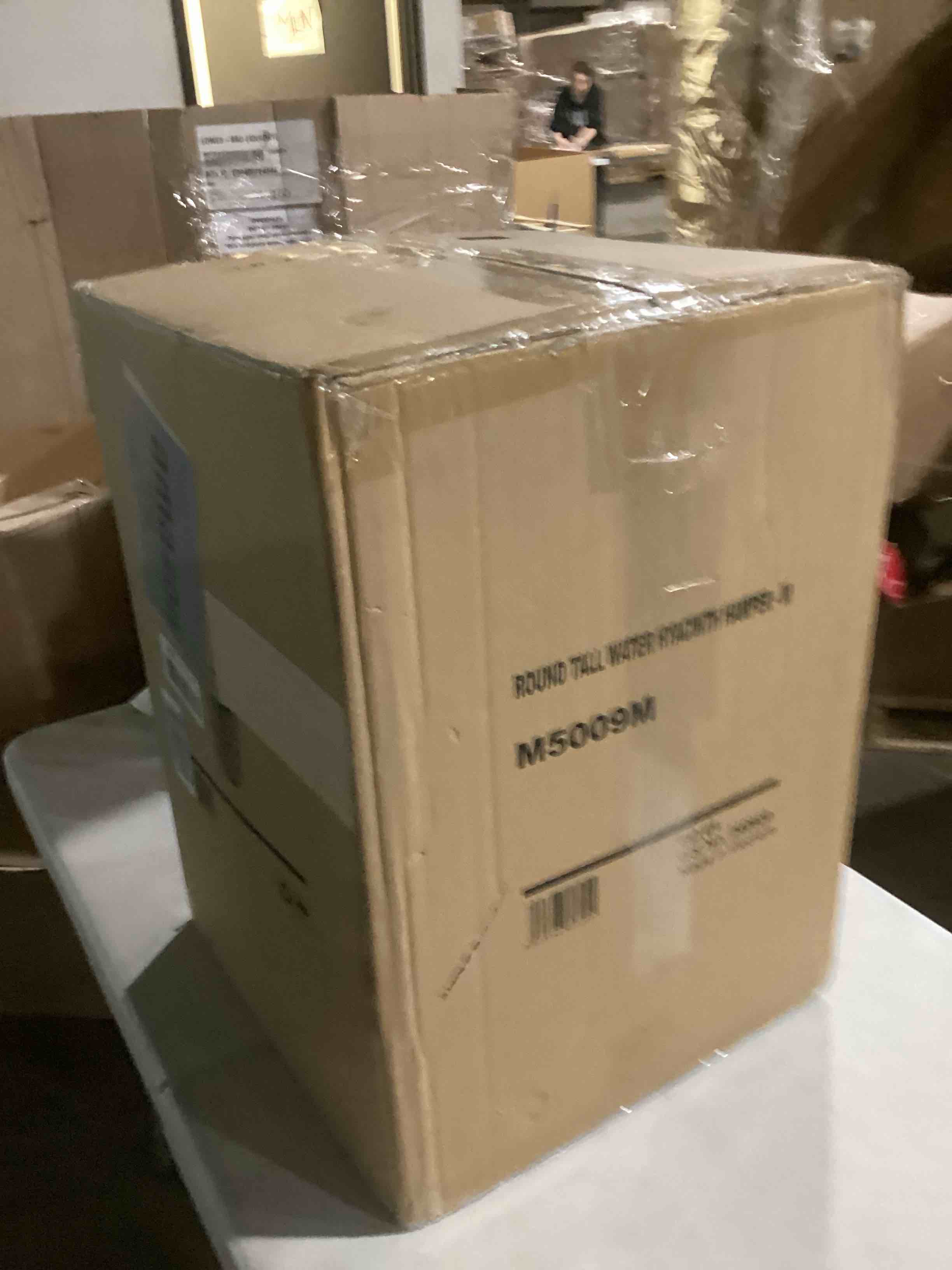 Round Woven Wicker Laundry Hamper with Lid - Large Water Hyacinth Storage Wicker (Natural Brown, 18"L x 18"W x 23"H)