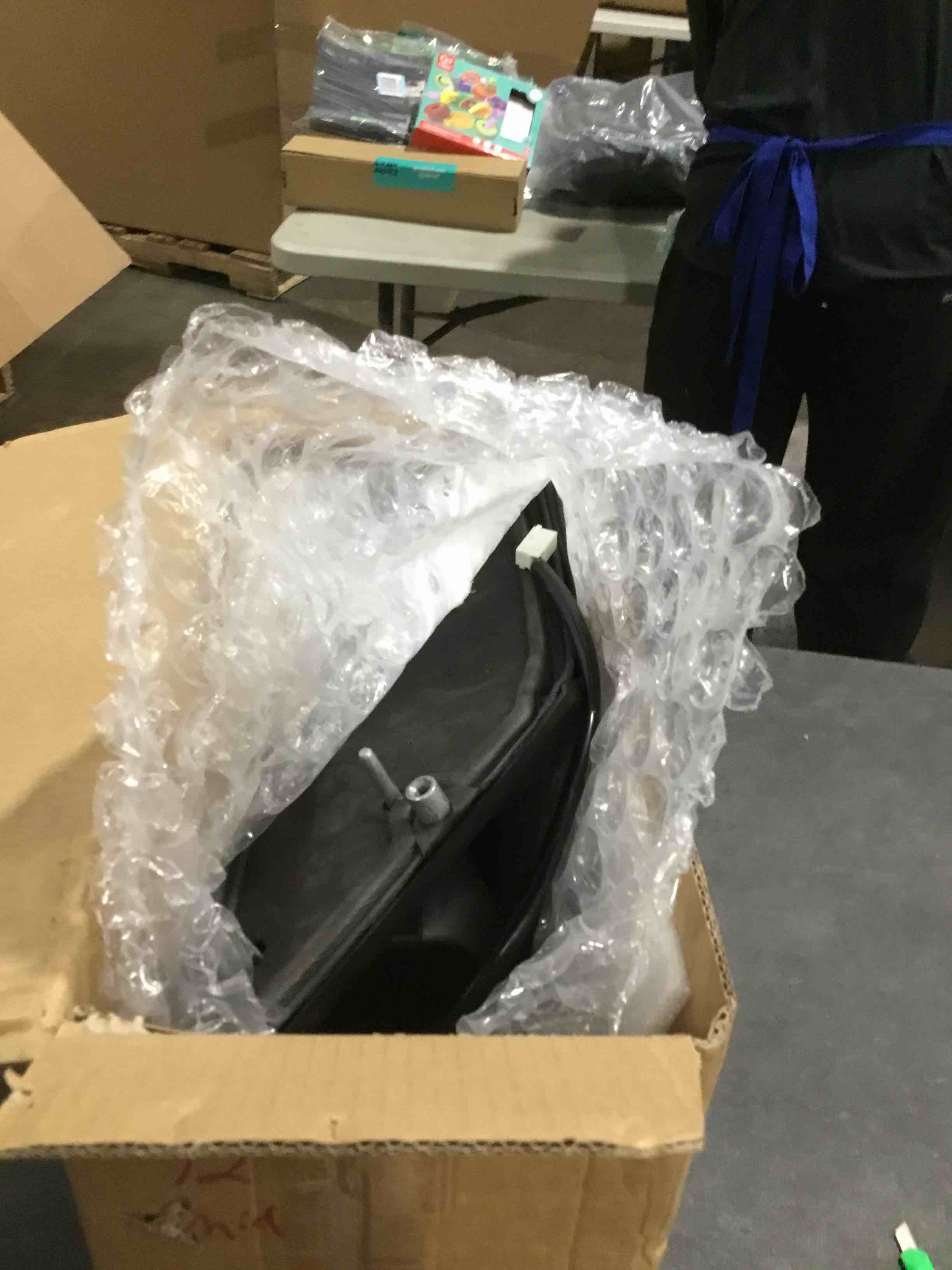 https://s3.amazonaws.com/lotting-images-prod/bidfta/GRA2133362_1741870600226.jpeg