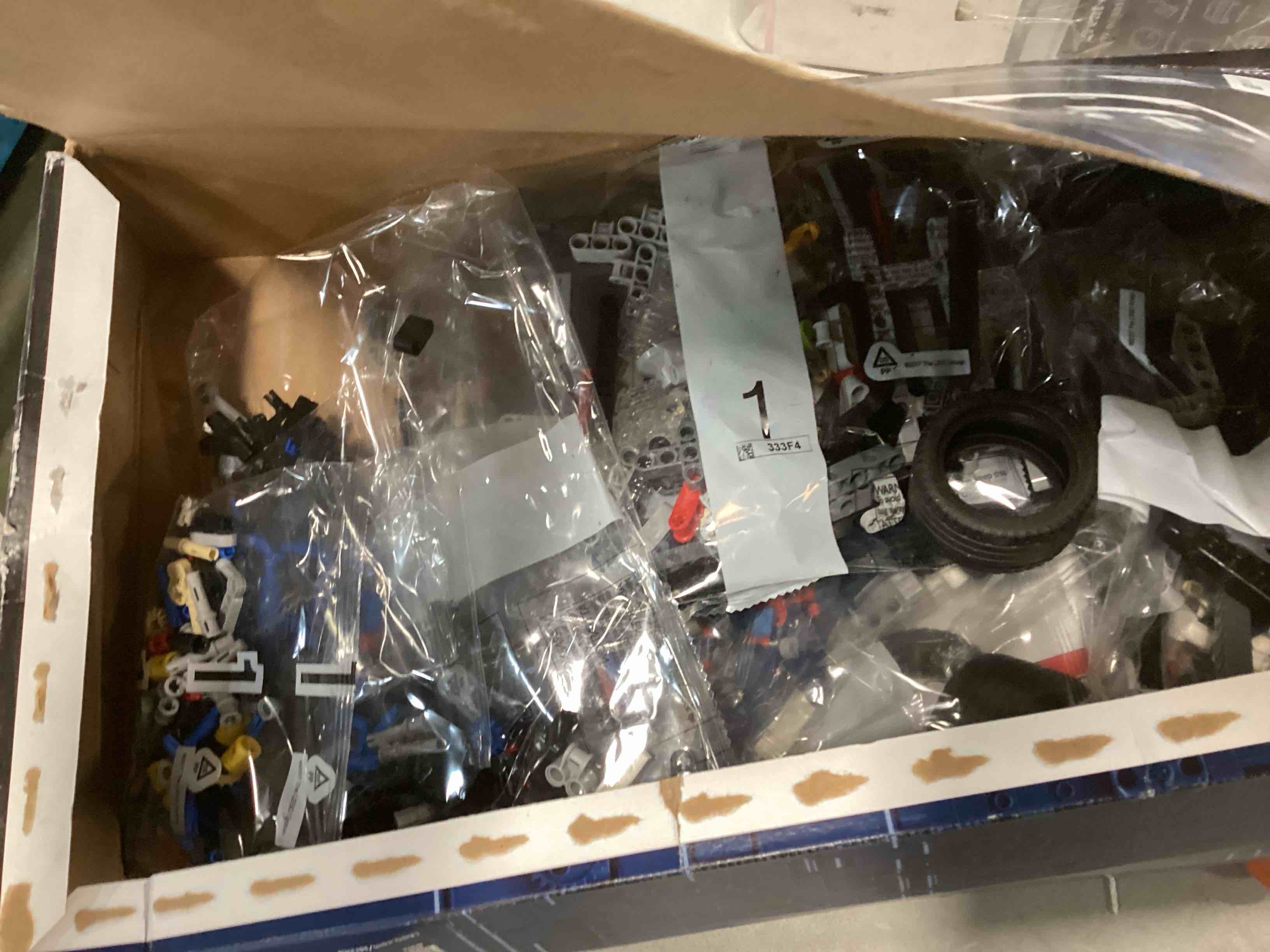 https://s3.amazonaws.com/lotting-images-prod/bidfta/GRA2134346_1738355777264.jpeg