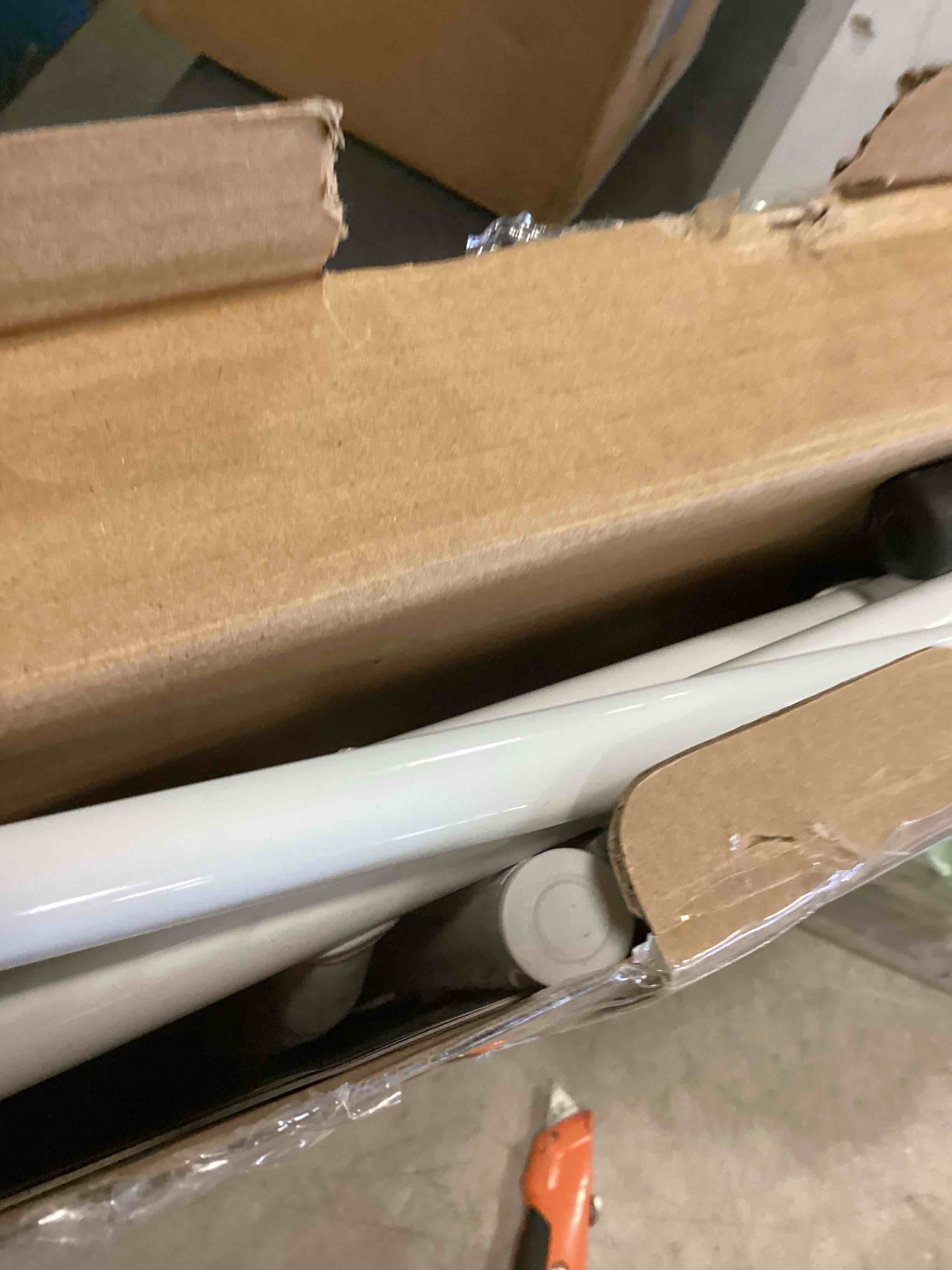 https://s3.amazonaws.com/lotting-images-prod/bidfta/GRA2135611_1739205483626.jpeg