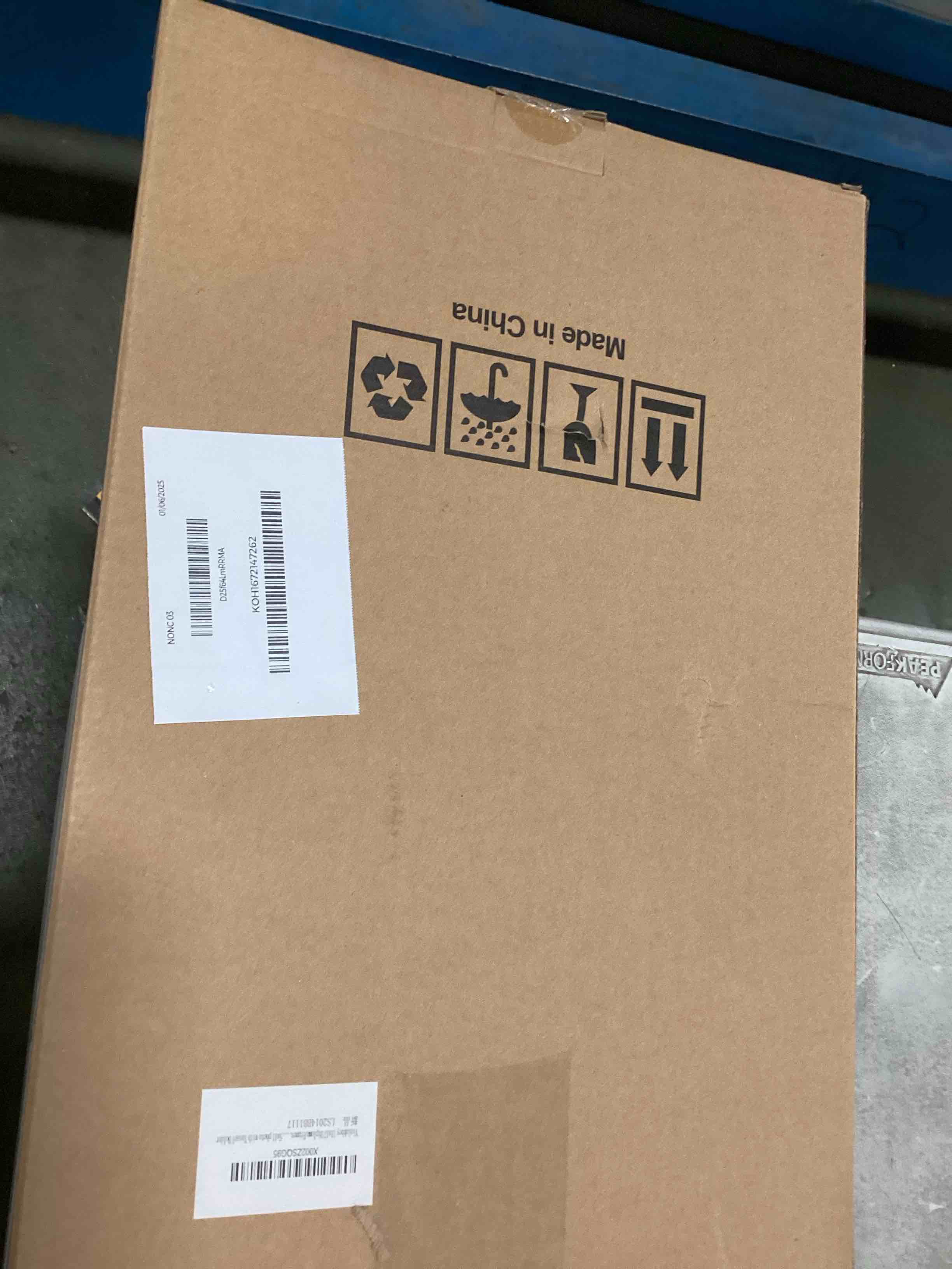 https://s3.amazonaws.com/lotting-images-prod/bidfta/GRA2136033_1739456854735.jpeg