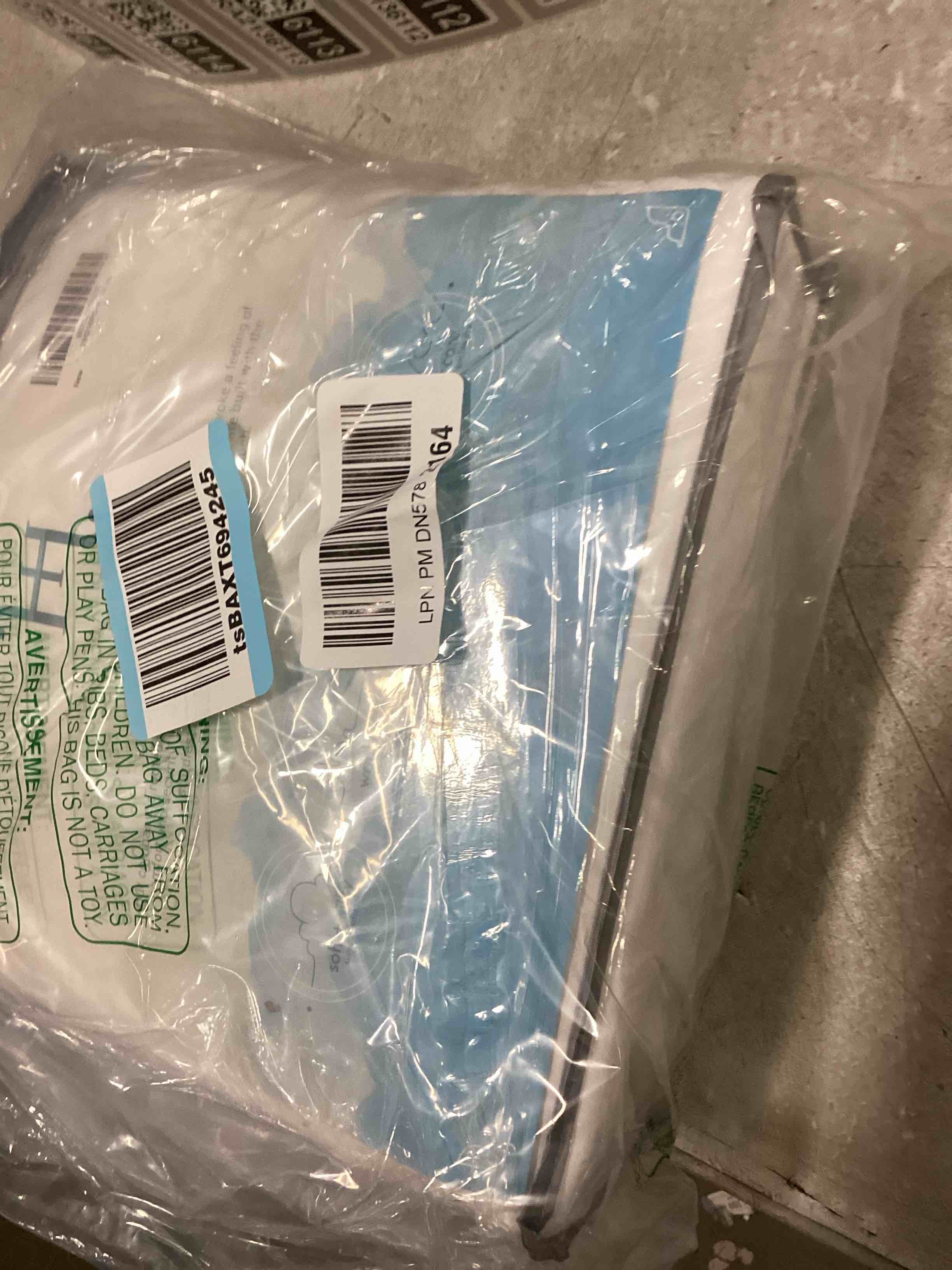 https://s3.amazonaws.com/lotting-images-prod/bidfta/GRA2136111_1739472220360.jpeg