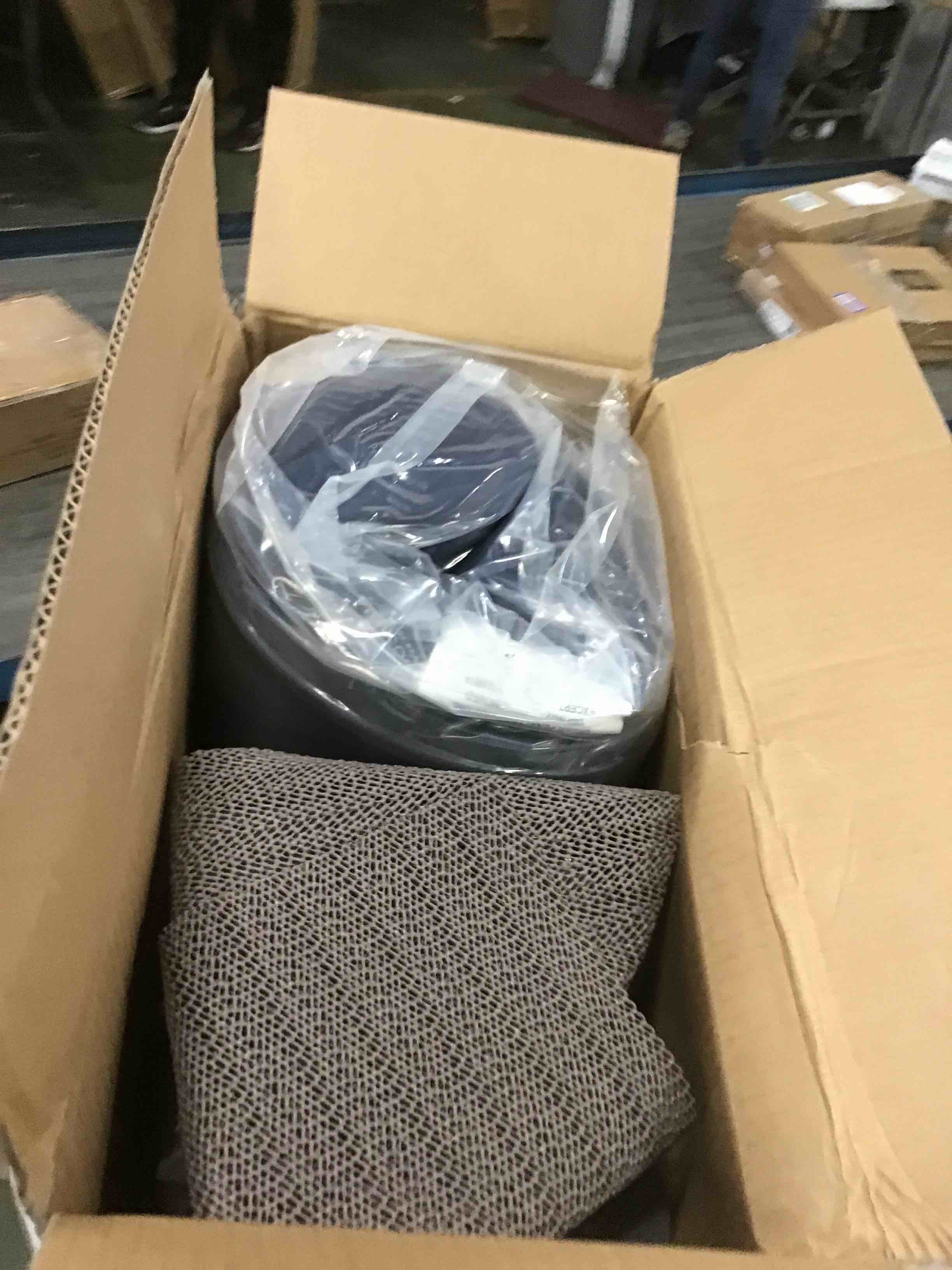 https://s3.amazonaws.com/lotting-images-prod/bidfta/GRA2136637_1739998626890.jpeg