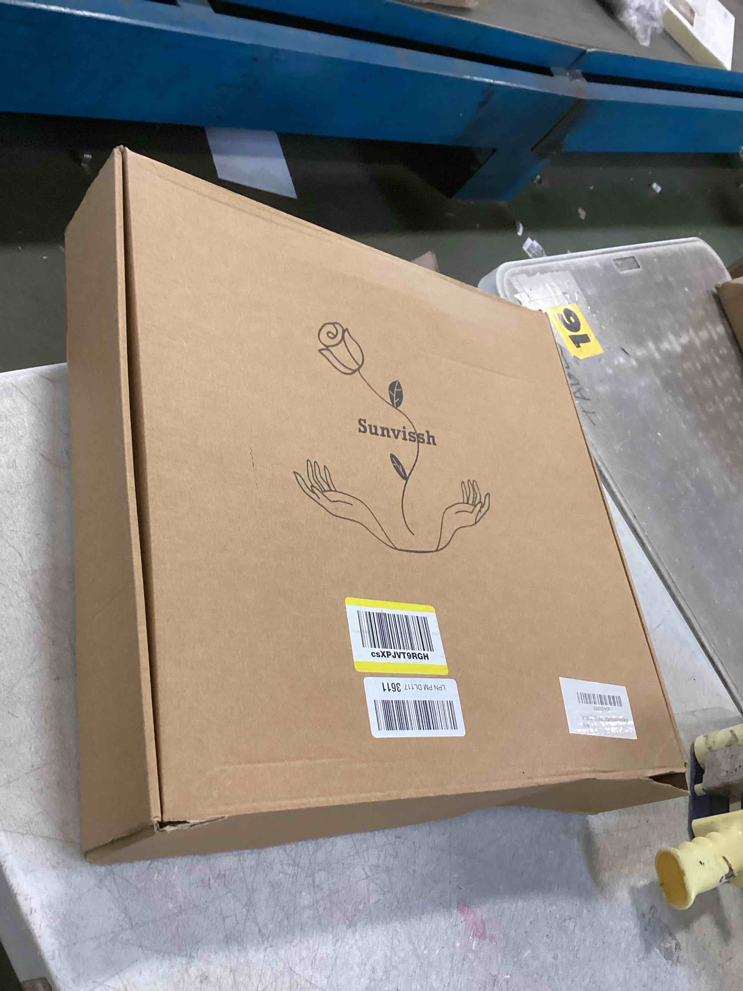 https://s3.amazonaws.com/lotting-images-prod/bidfta/GRA2137237_1739216154707.jpeg