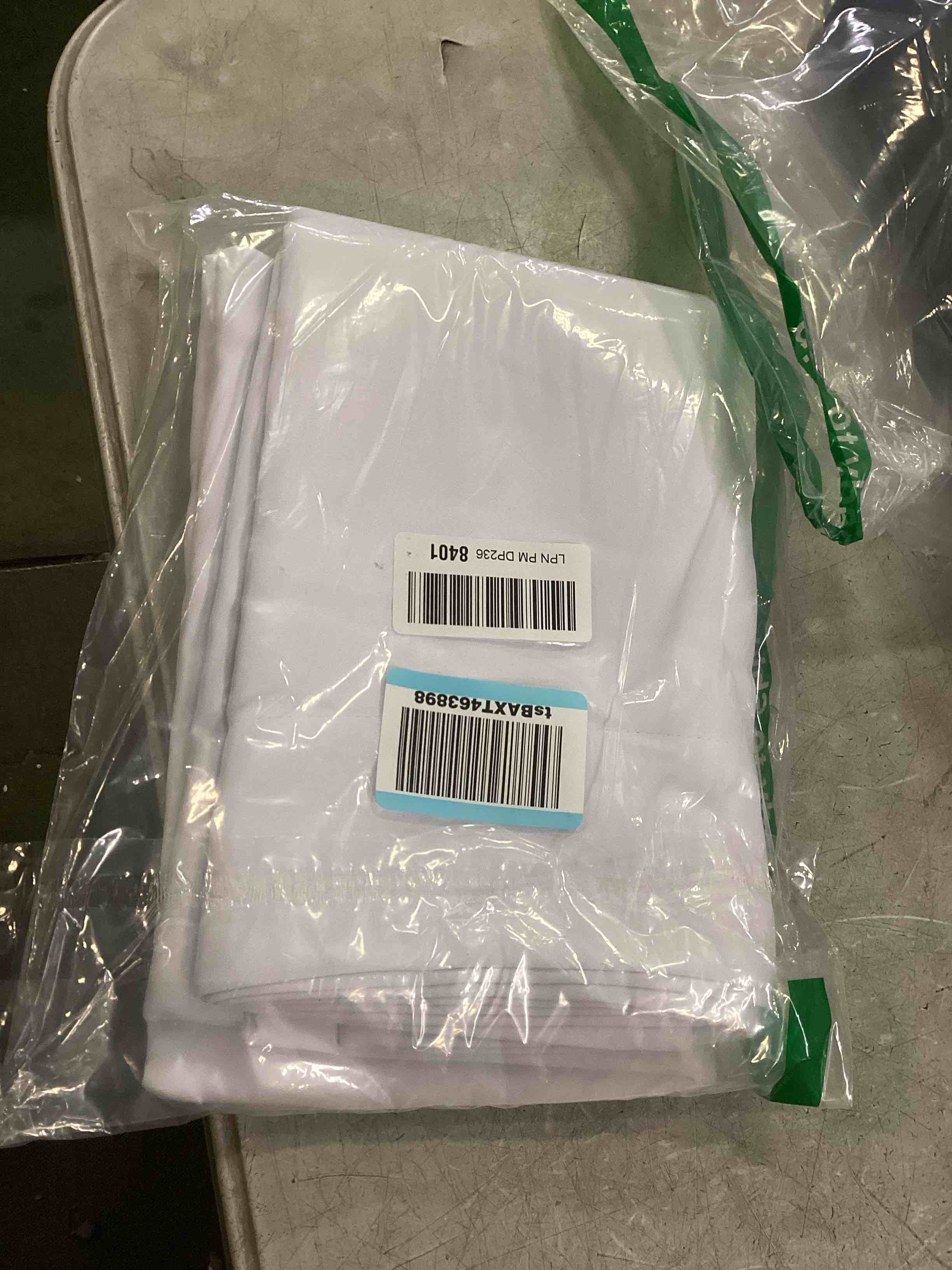 https://s3.amazonaws.com/lotting-images-prod/bidfta/GRA2139509_1740426134850.jpeg