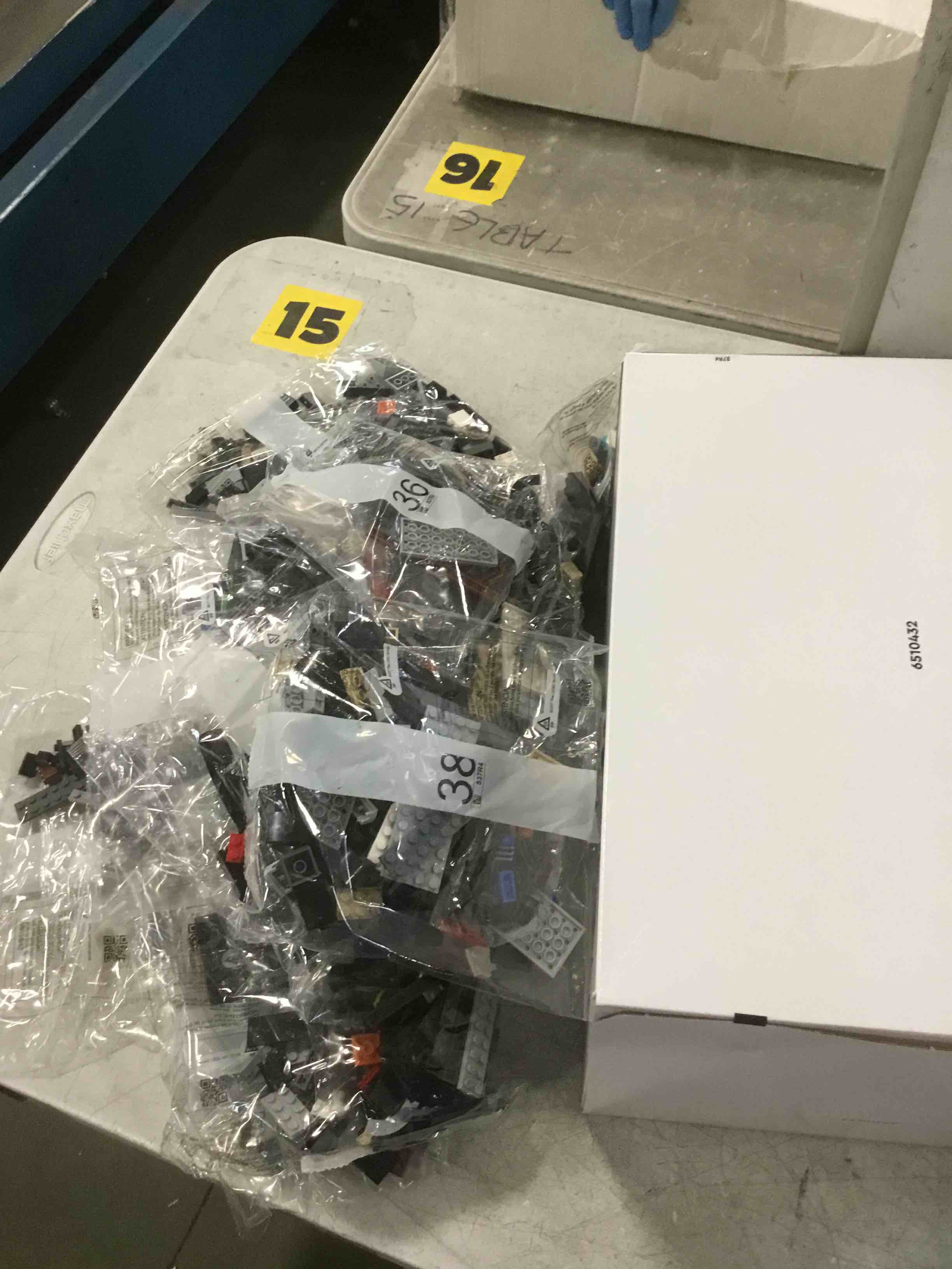 https://s3.amazonaws.com/lotting-images-prod/bidfta/GRA2141039_1738771756394.jpeg