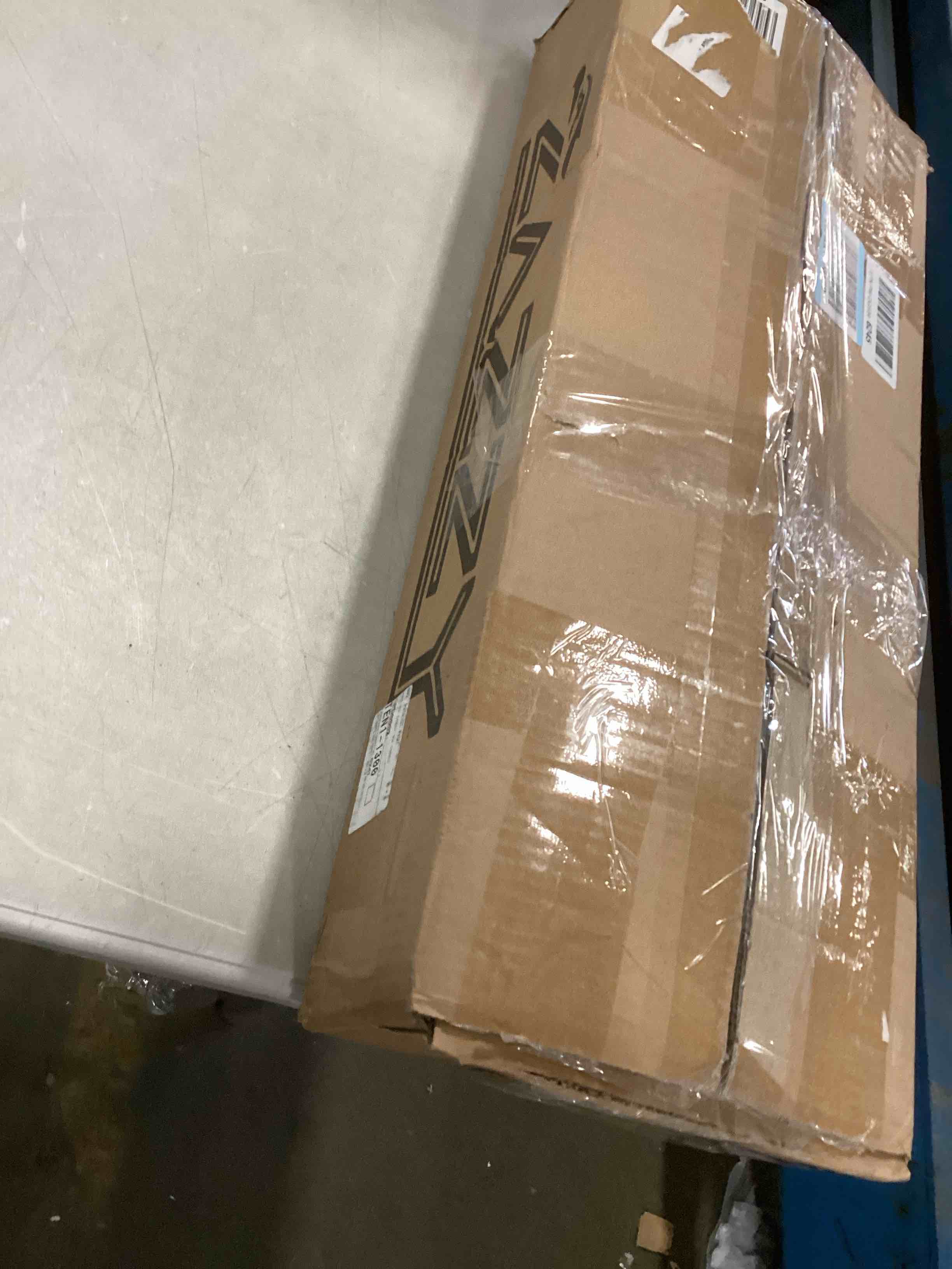 https://s3.amazonaws.com/lotting-images-prod/bidfta/GRA2143741_1738002417158.jpeg