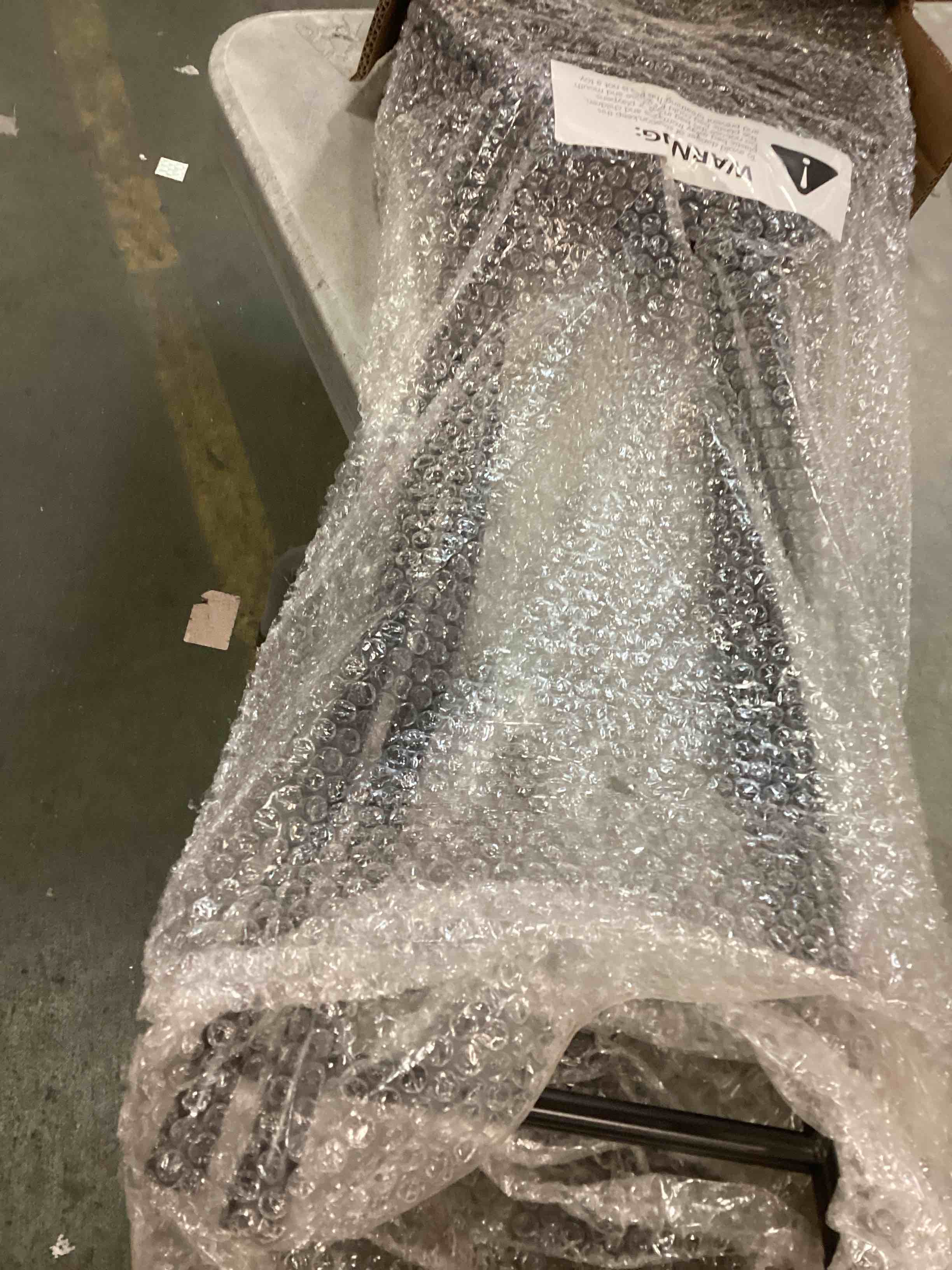 https://s3.amazonaws.com/lotting-images-prod/bidfta/GRA2145561_1738777004947.jpeg