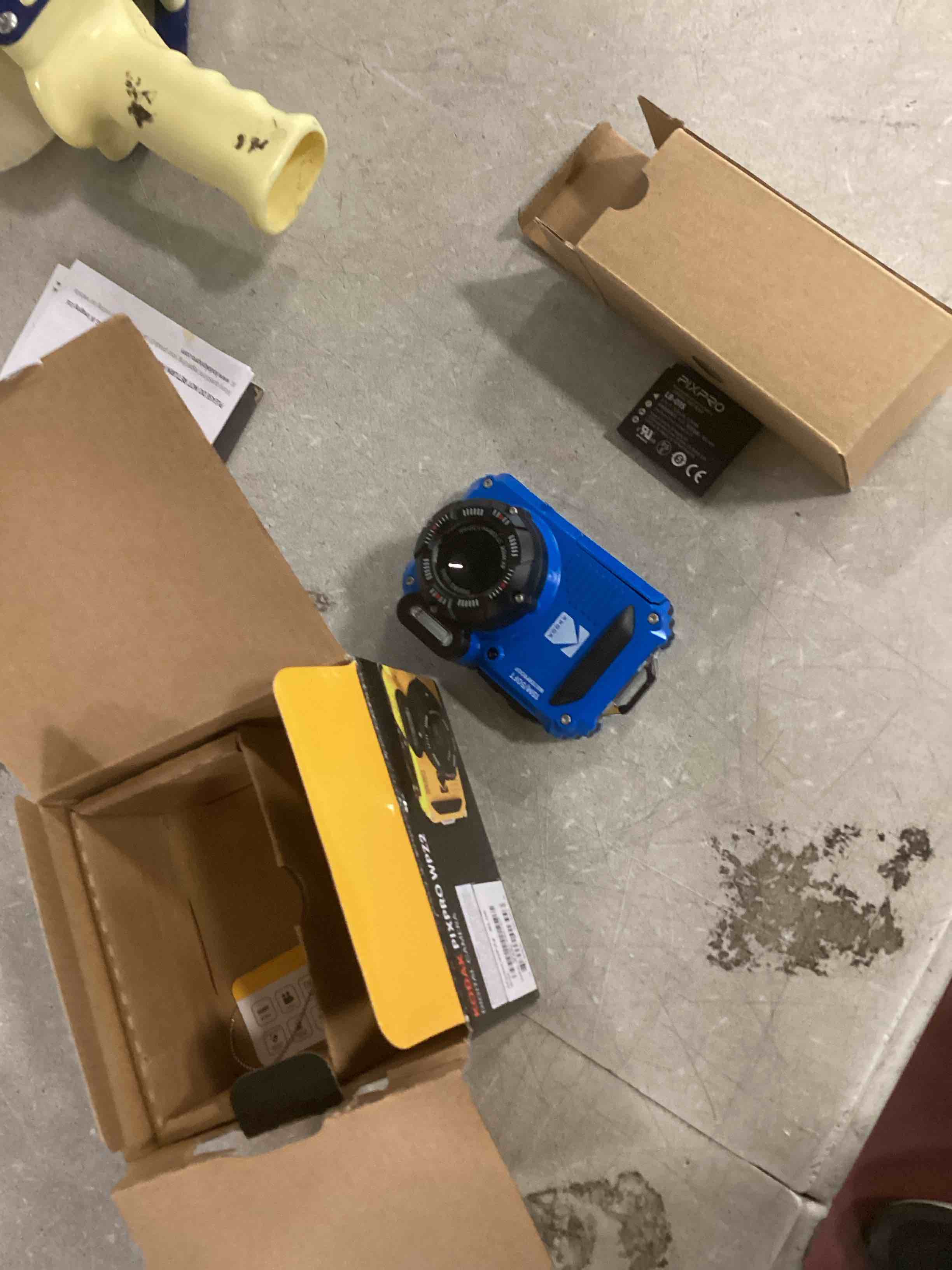 https://s3.amazonaws.com/lotting-images-prod/bidfta/GRA2146942_1740407752159.jpeg