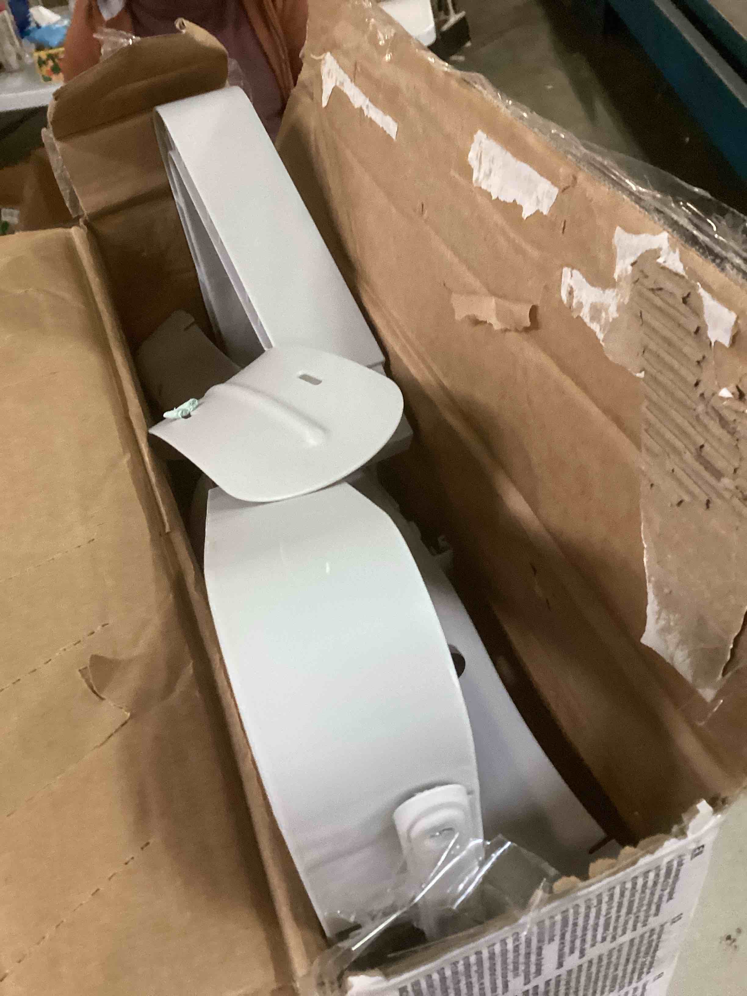 https://s3.amazonaws.com/lotting-images-prod/bidfta/GRA2148585_1741113648628.jpeg