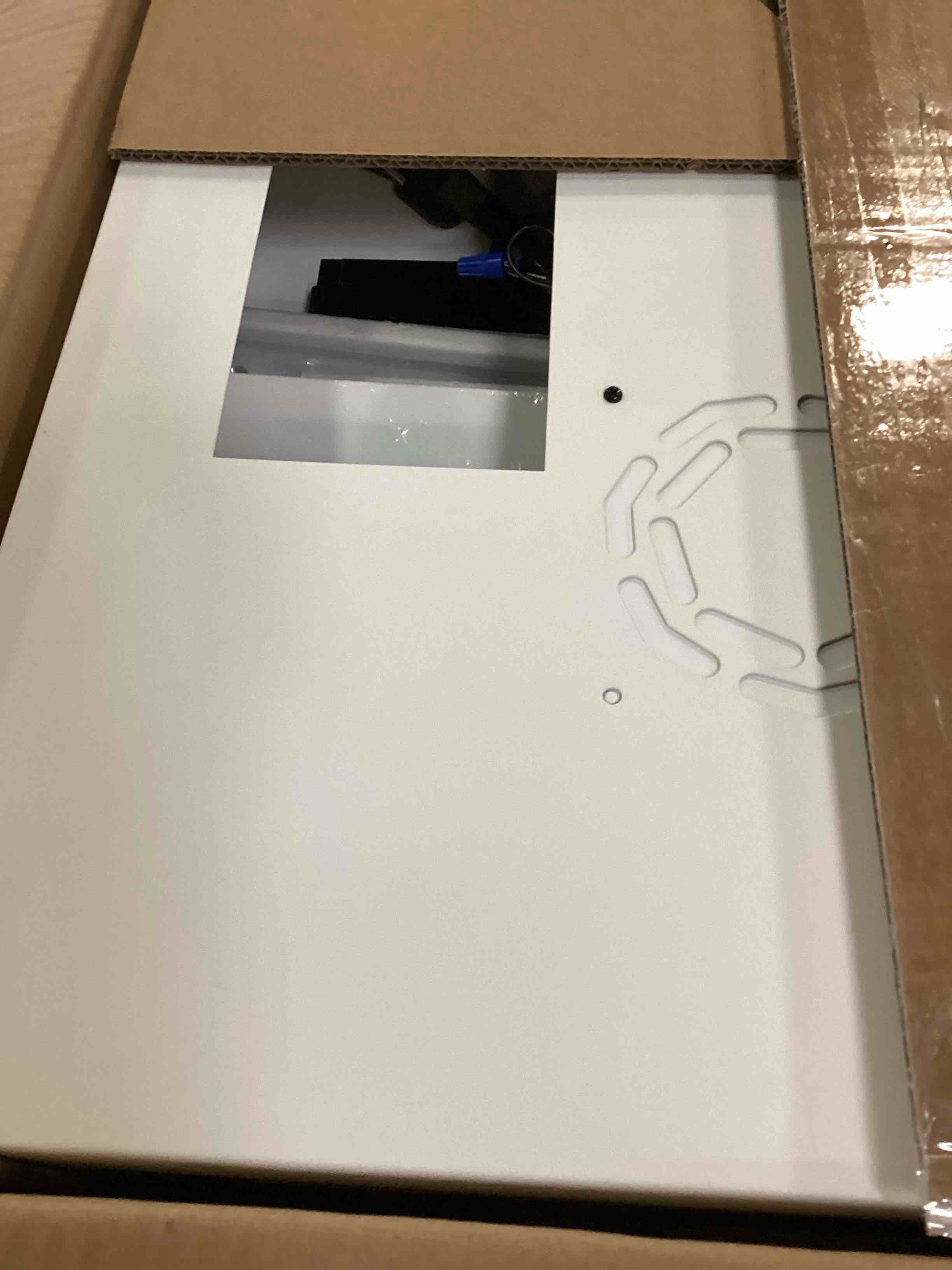 https://s3.amazonaws.com/lotting-images-prod/bidfta/GRA2149588_1738860864364.jpeg