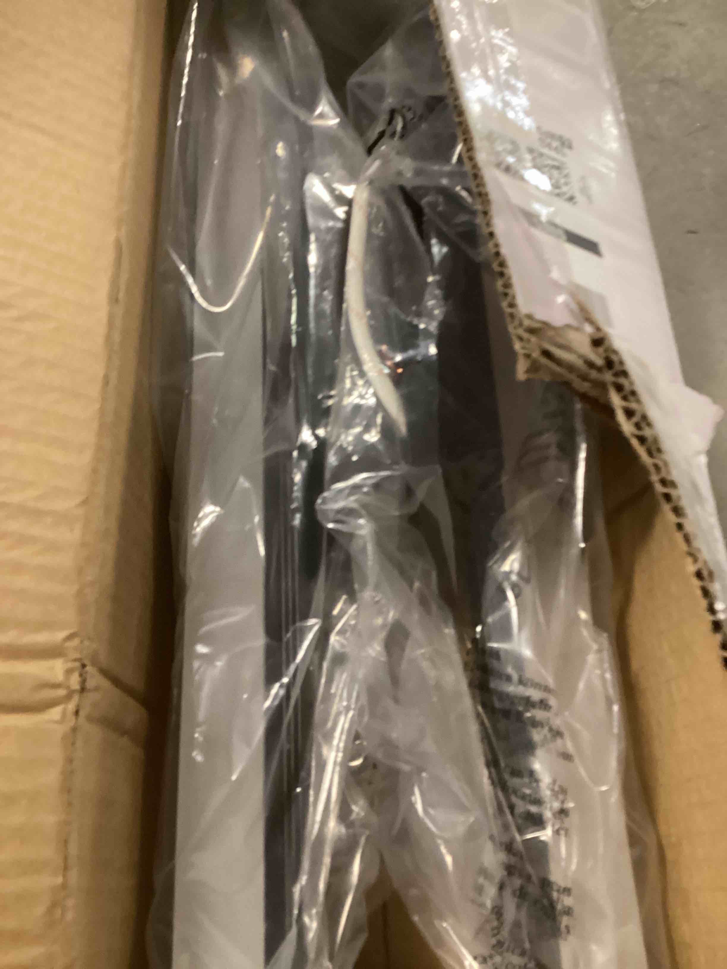 https://s3.amazonaws.com/lotting-images-prod/bidfta/GRA2151929_1740057538653.jpeg