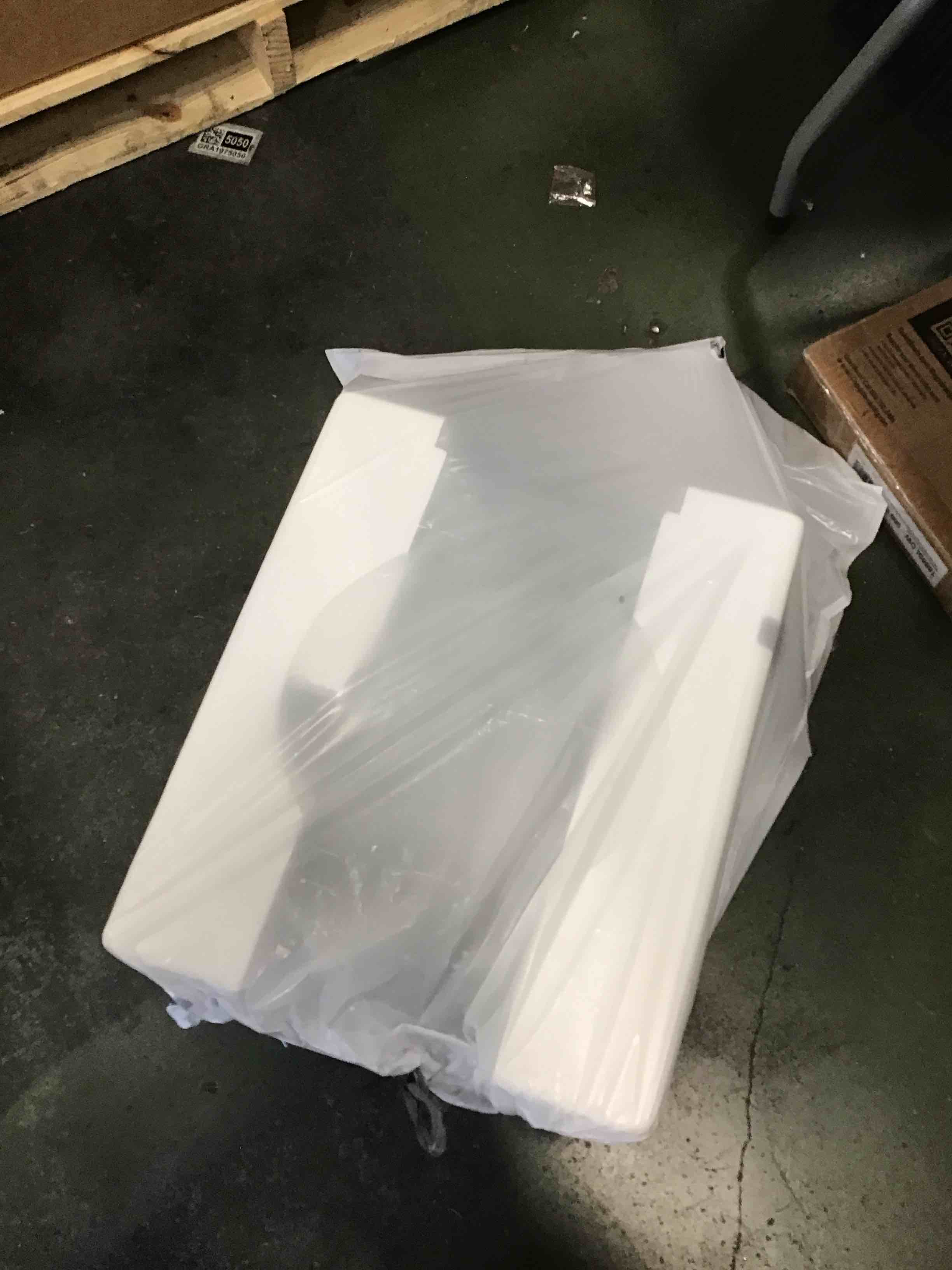 https://s3.amazonaws.com/lotting-images-prod/bidfta/GRA2179312_1743608931002.jpeg