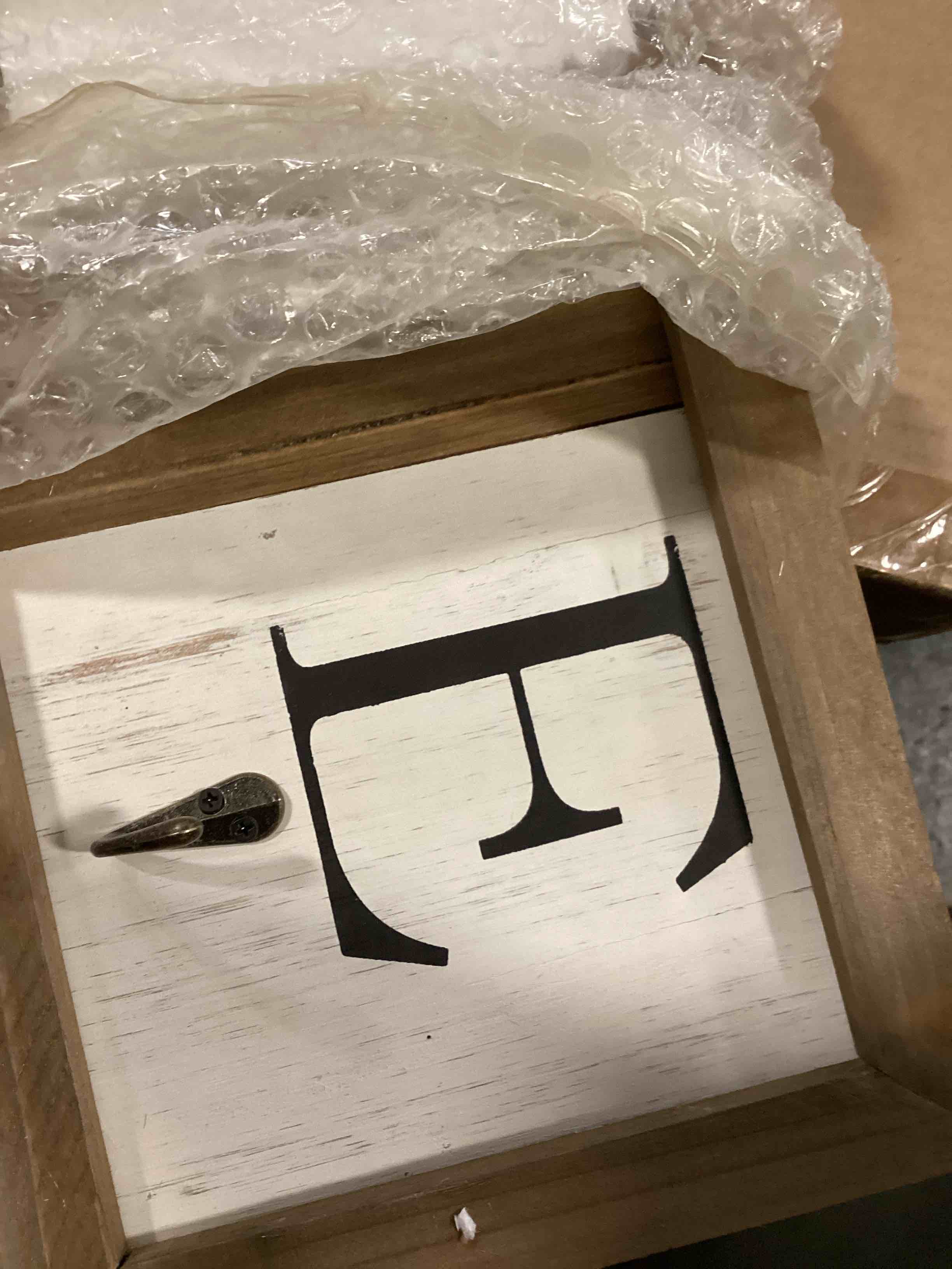 https://s3.amazonaws.com/lotting-images-prod/bidfta/GRA2180361_1746126148657.jpeg