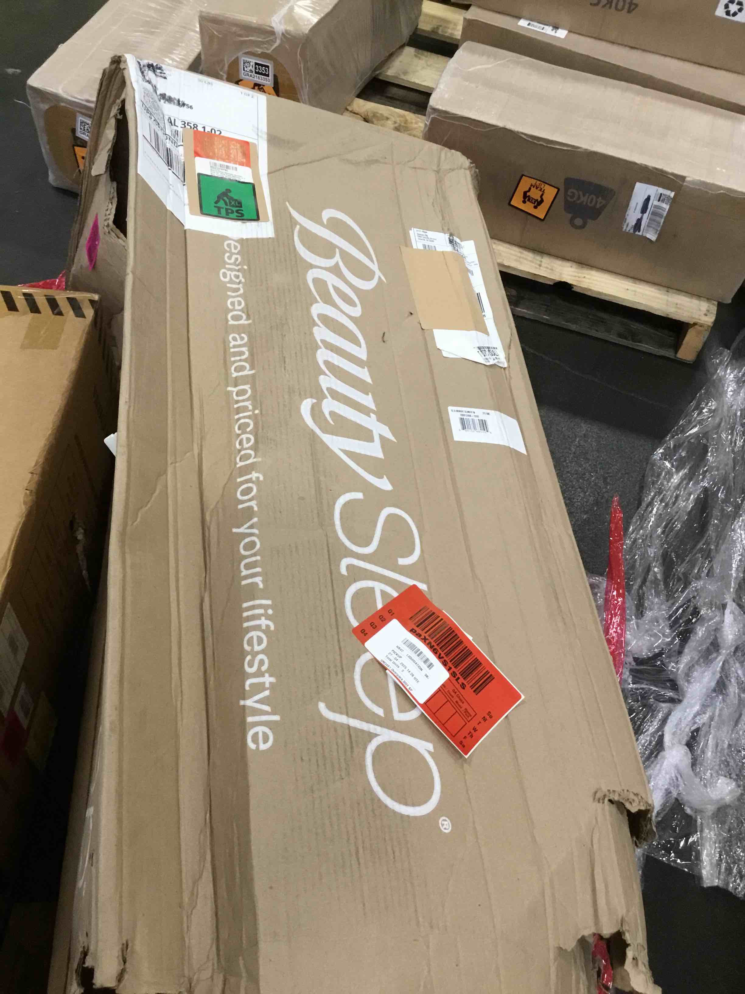 https://s3.amazonaws.com/lotting-images-prod/bidfta/GRA2183363_1746473134433.jpeg