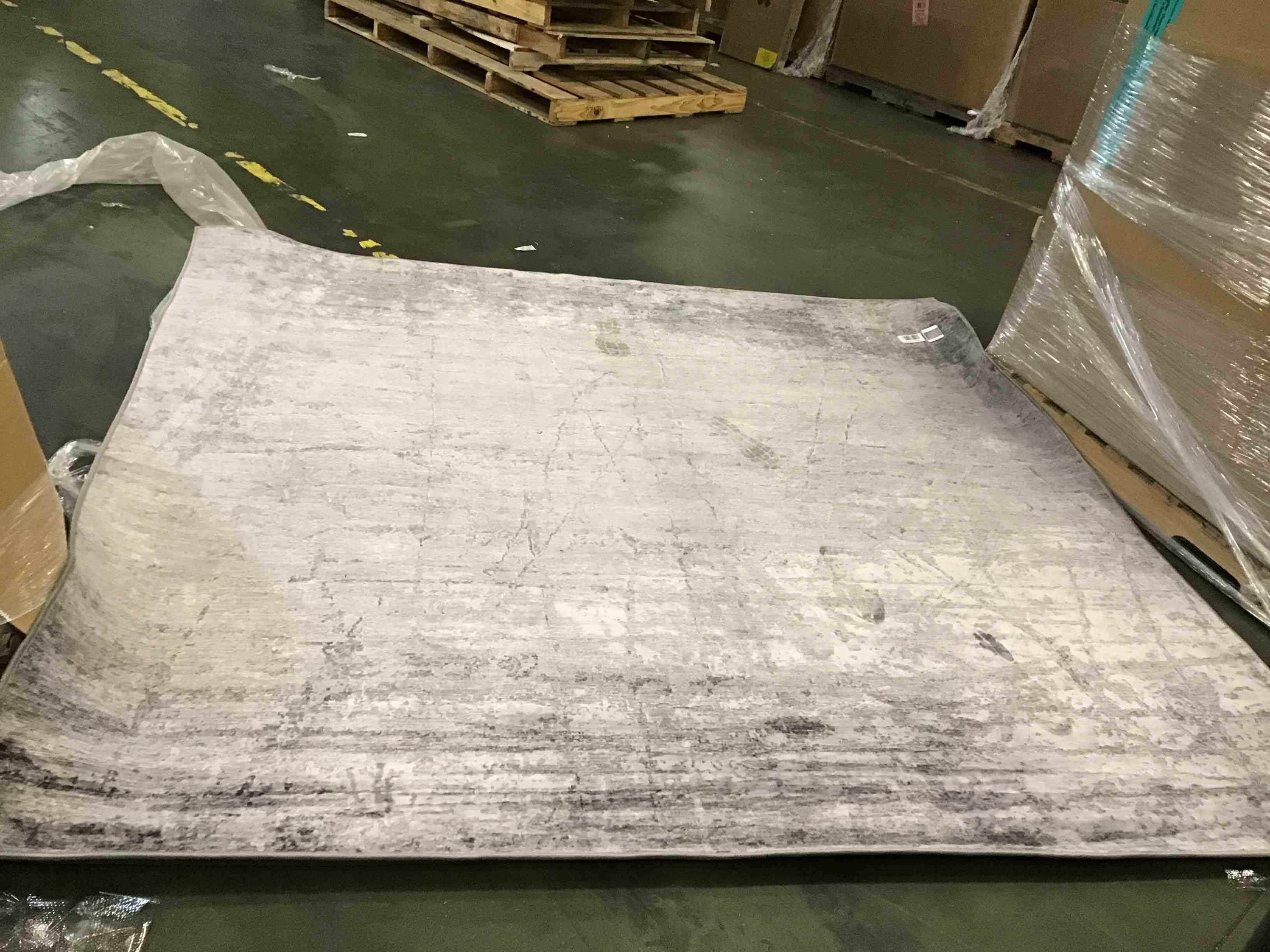 Condition photo showing Good Condition for Haili Abstract Charcoal/Light Gray/White Area Rug ( size 7’9” x 8”) 