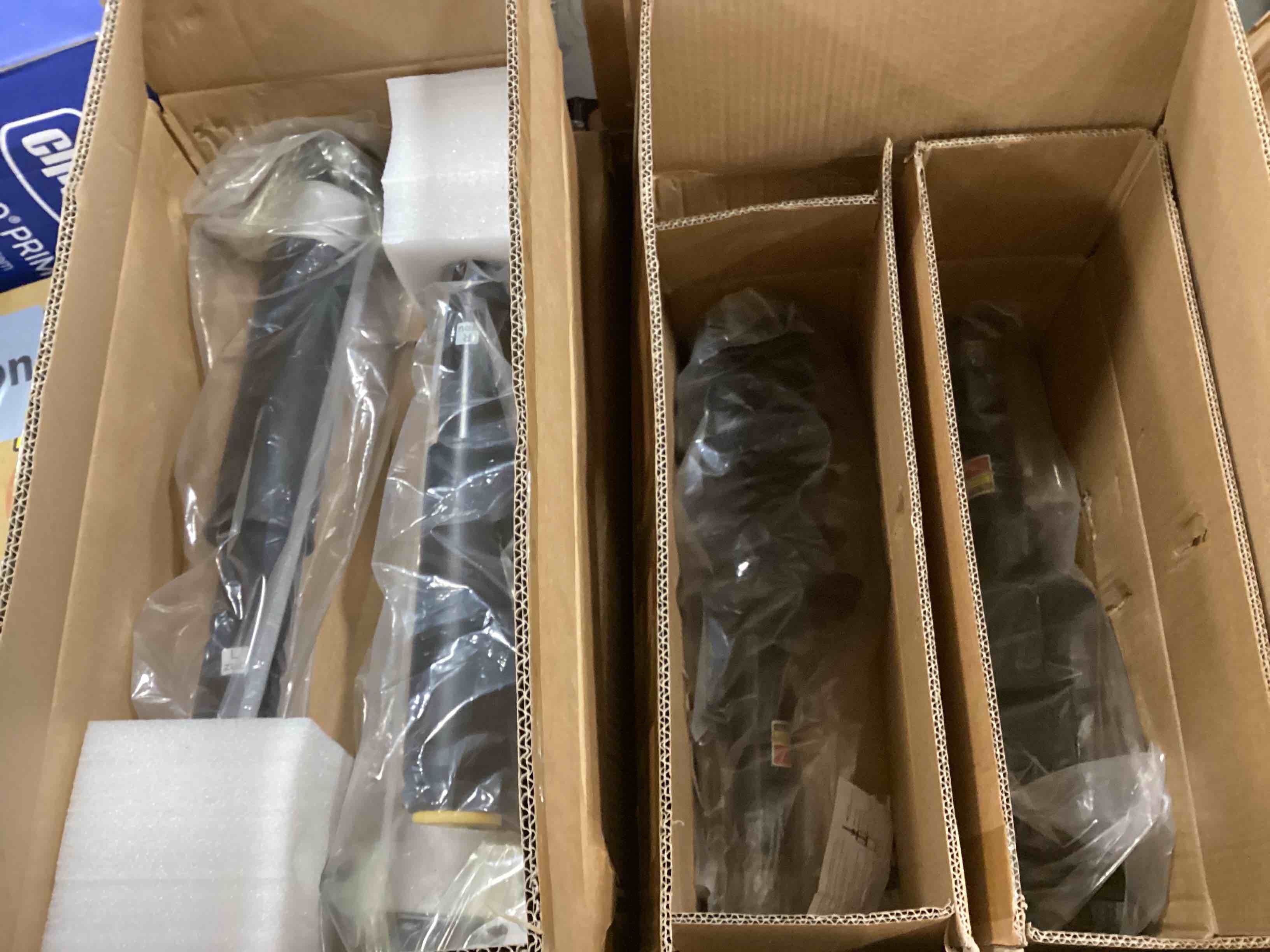 https://s3.amazonaws.com/lotting-images-prod/bidfta/GRA2184728_1748454079893.jpeg