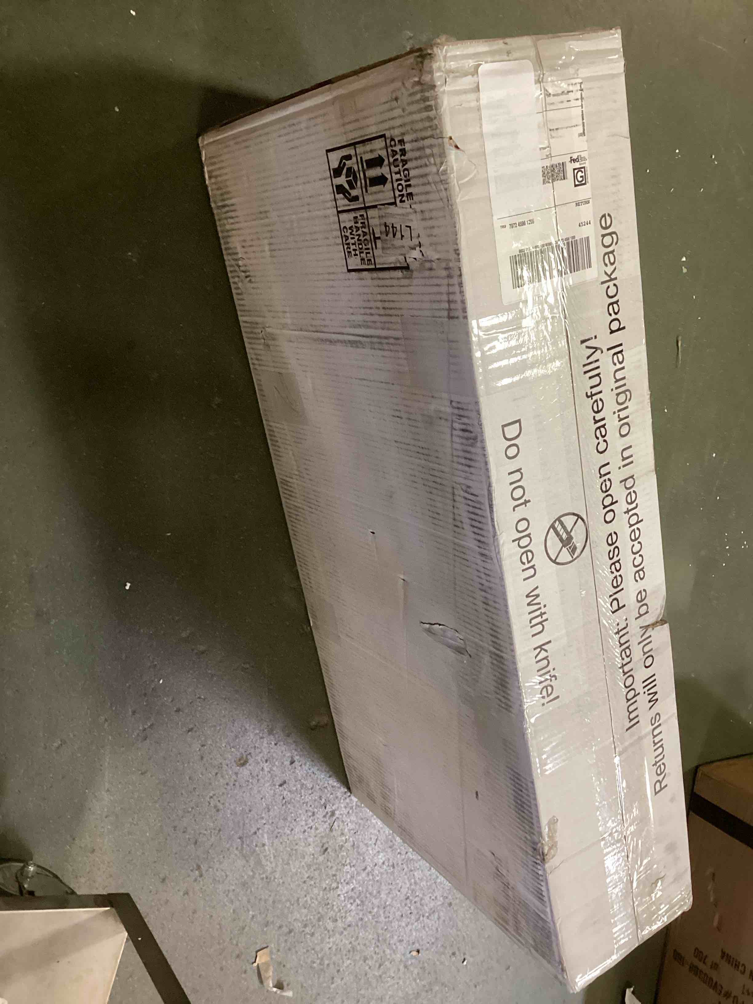 https://s3.amazonaws.com/lotting-images-prod/bidfta/GRA2188284_1742840743557.jpeg