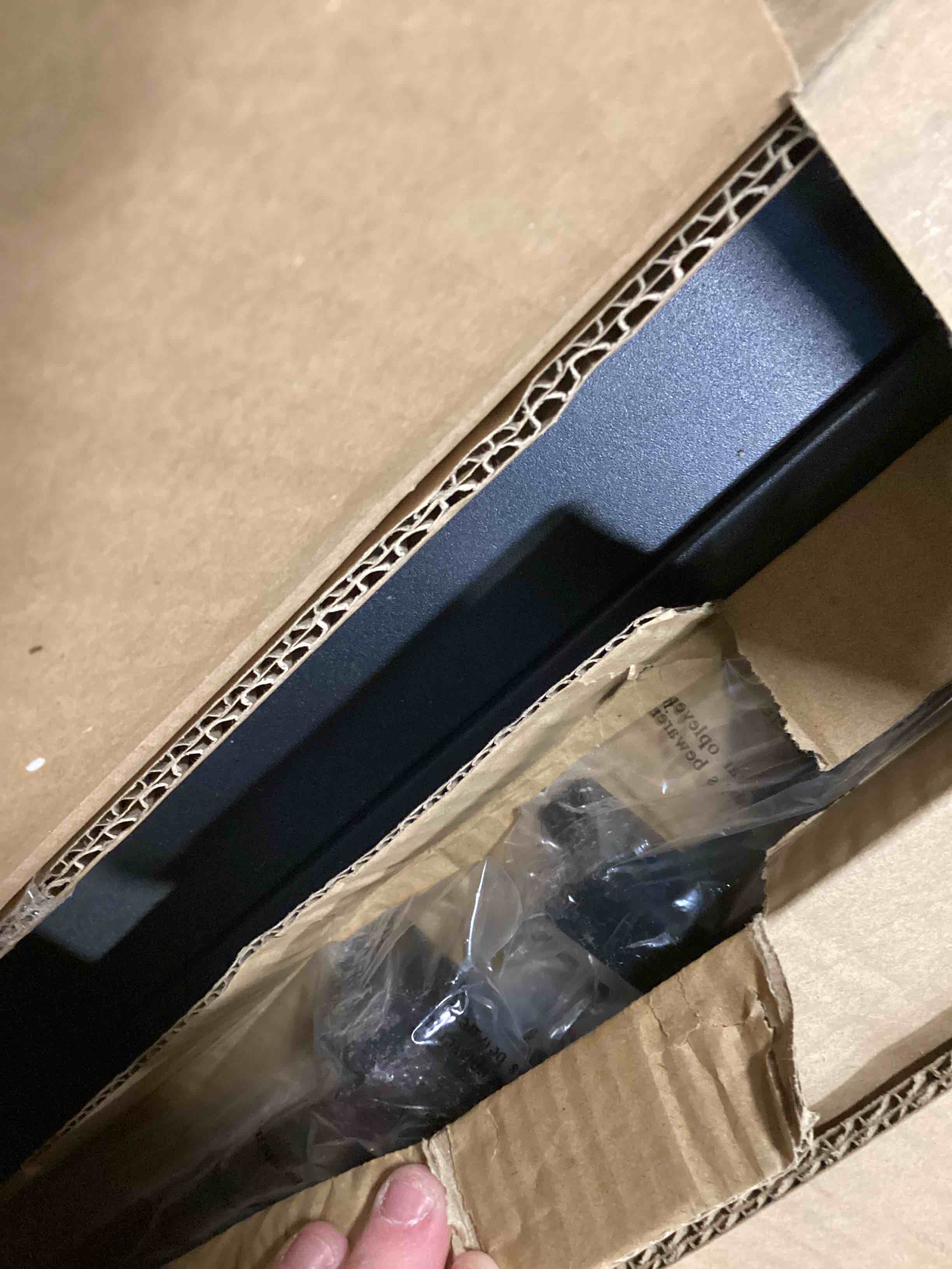 https://s3.amazonaws.com/lotting-images-prod/bidfta/GRA2188854_1743509351727.jpeg
